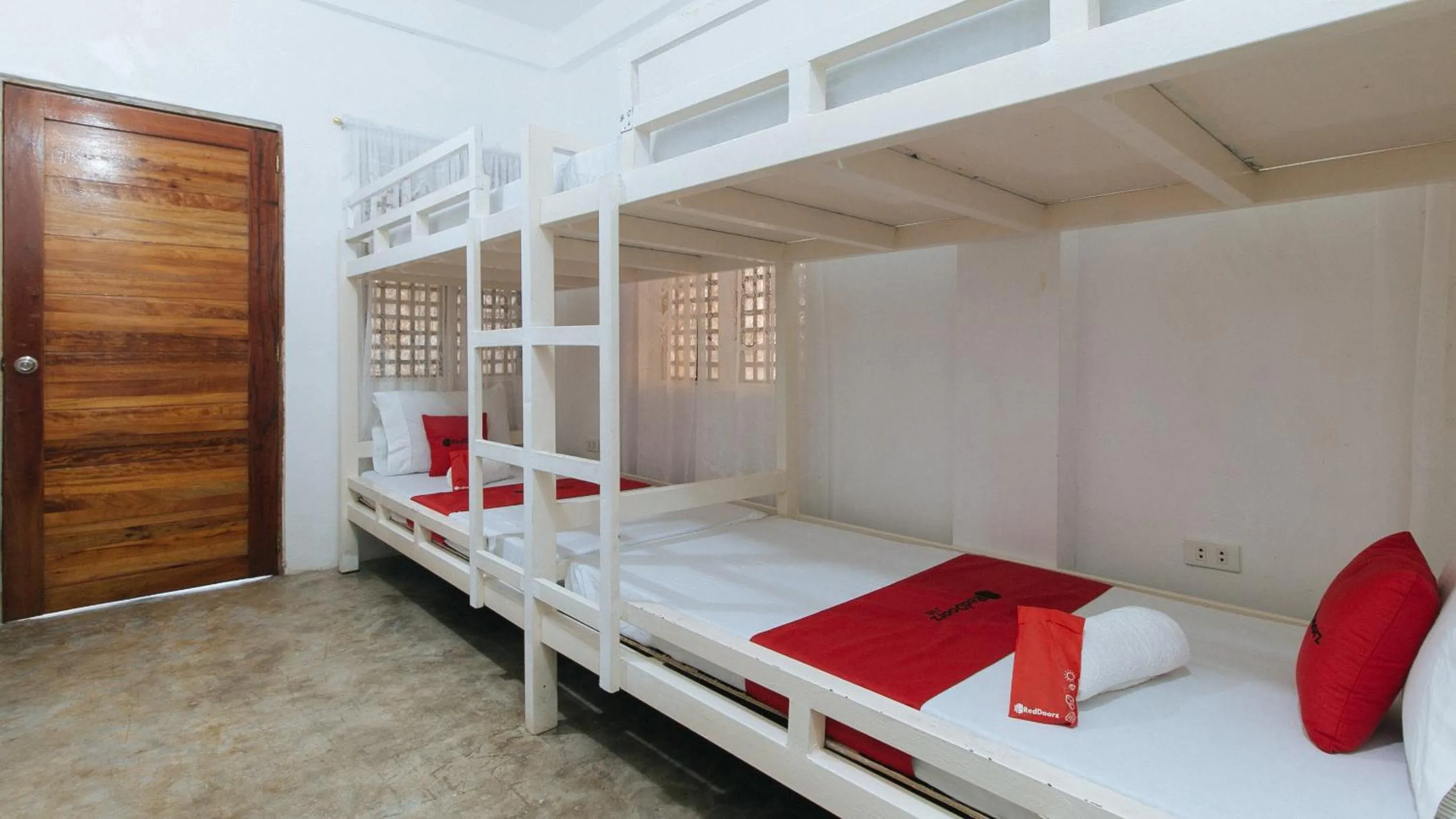 Bed in RedDoorz @ Camp Saint John Hotel La Union