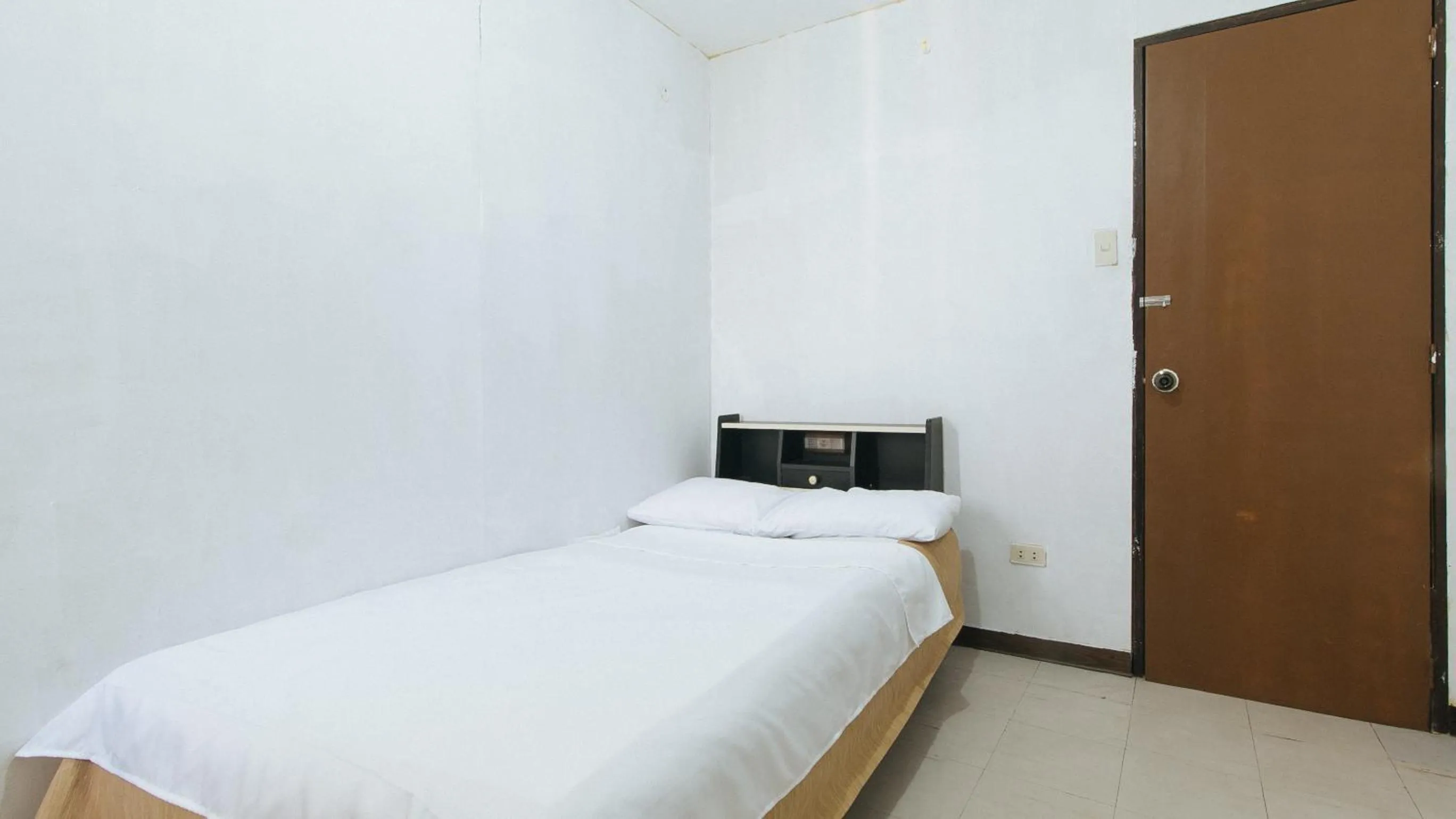 Bed in Cristian Jay Dormitory by RedDoorz