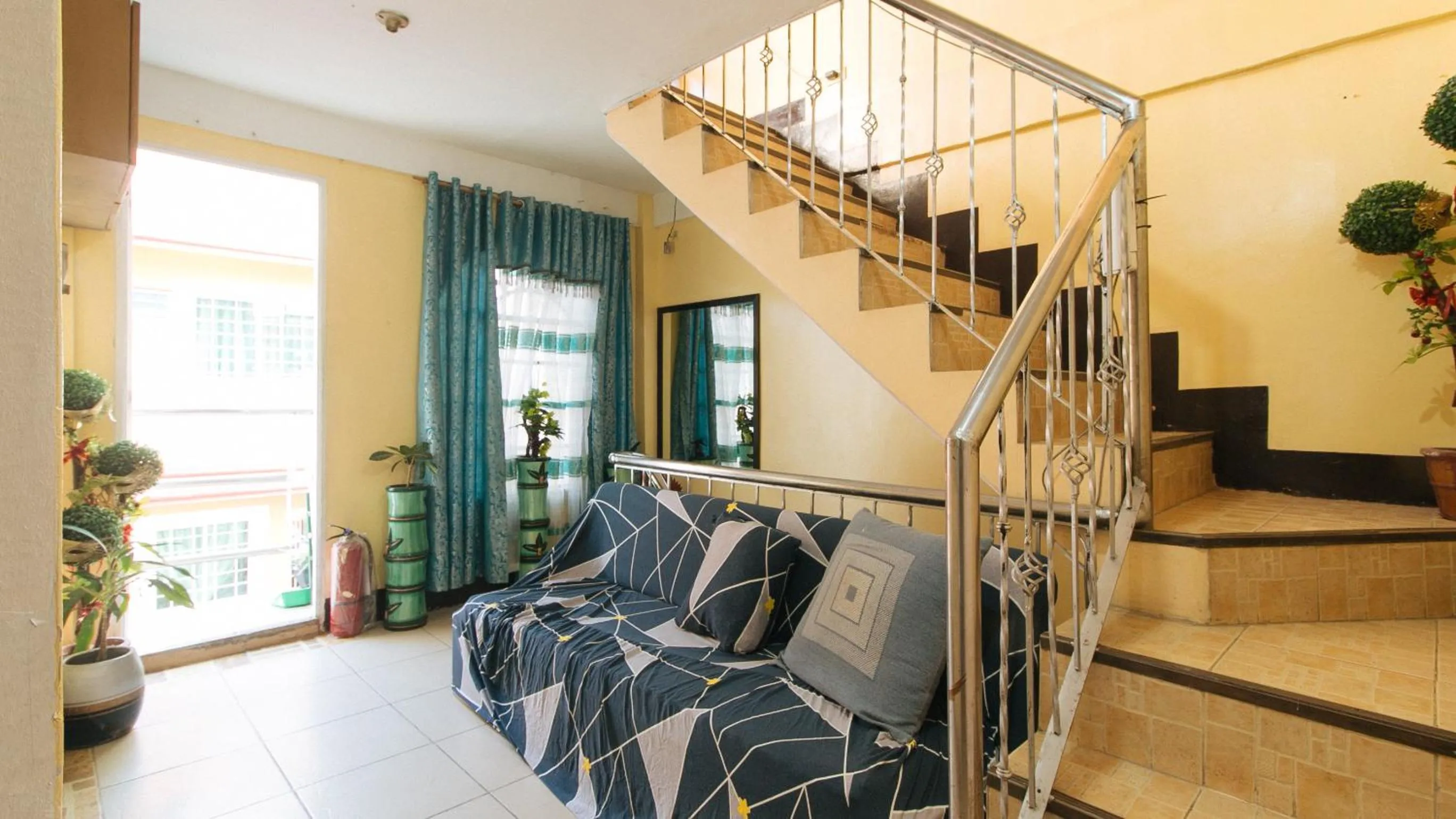 Seating area in Cristian Jay Dormitory by RedDoorz