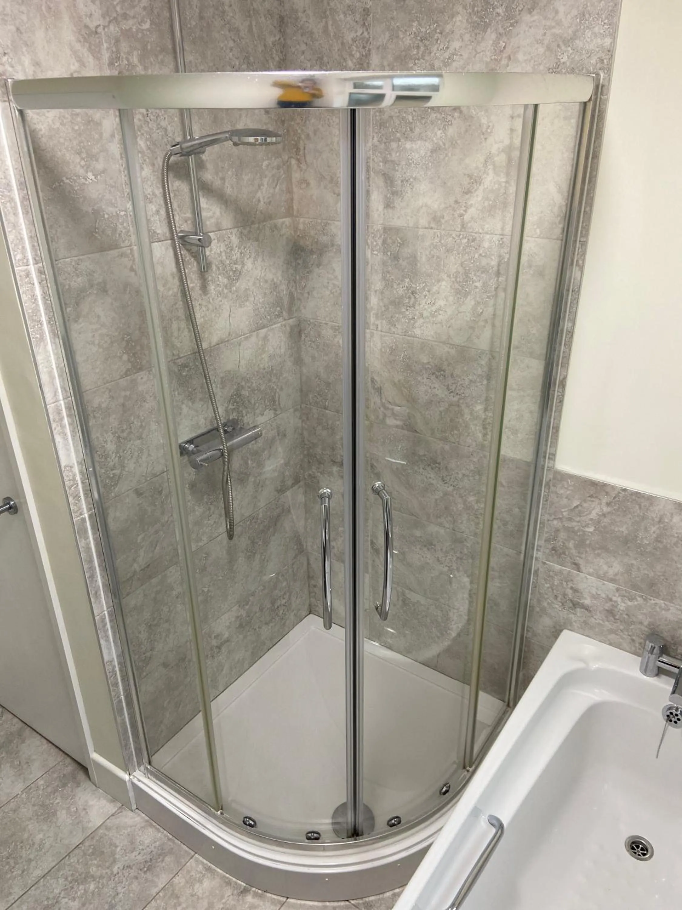 Bathroom in Gladstone Apartments by Bluebell Rooms