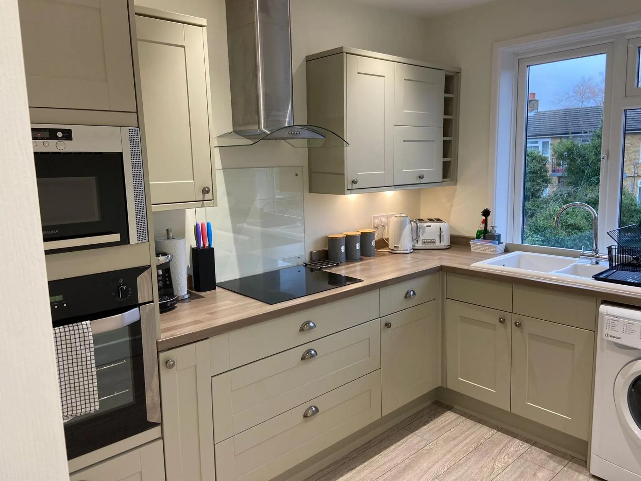 Kitchen or kitchenette in Gladstone Apartments by Bluebell Rooms