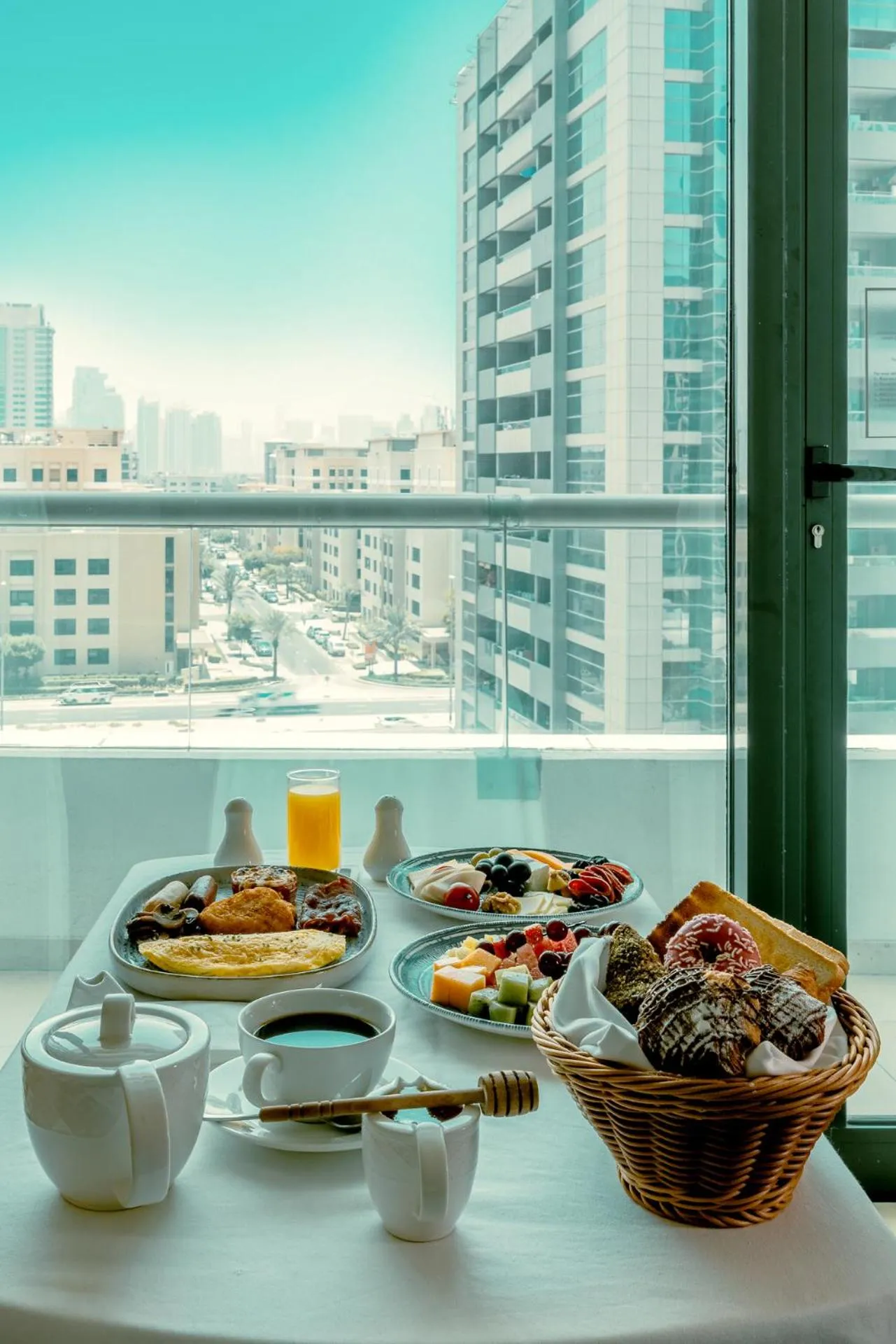 Food and drinks in TIME Oak Hotel & Suites