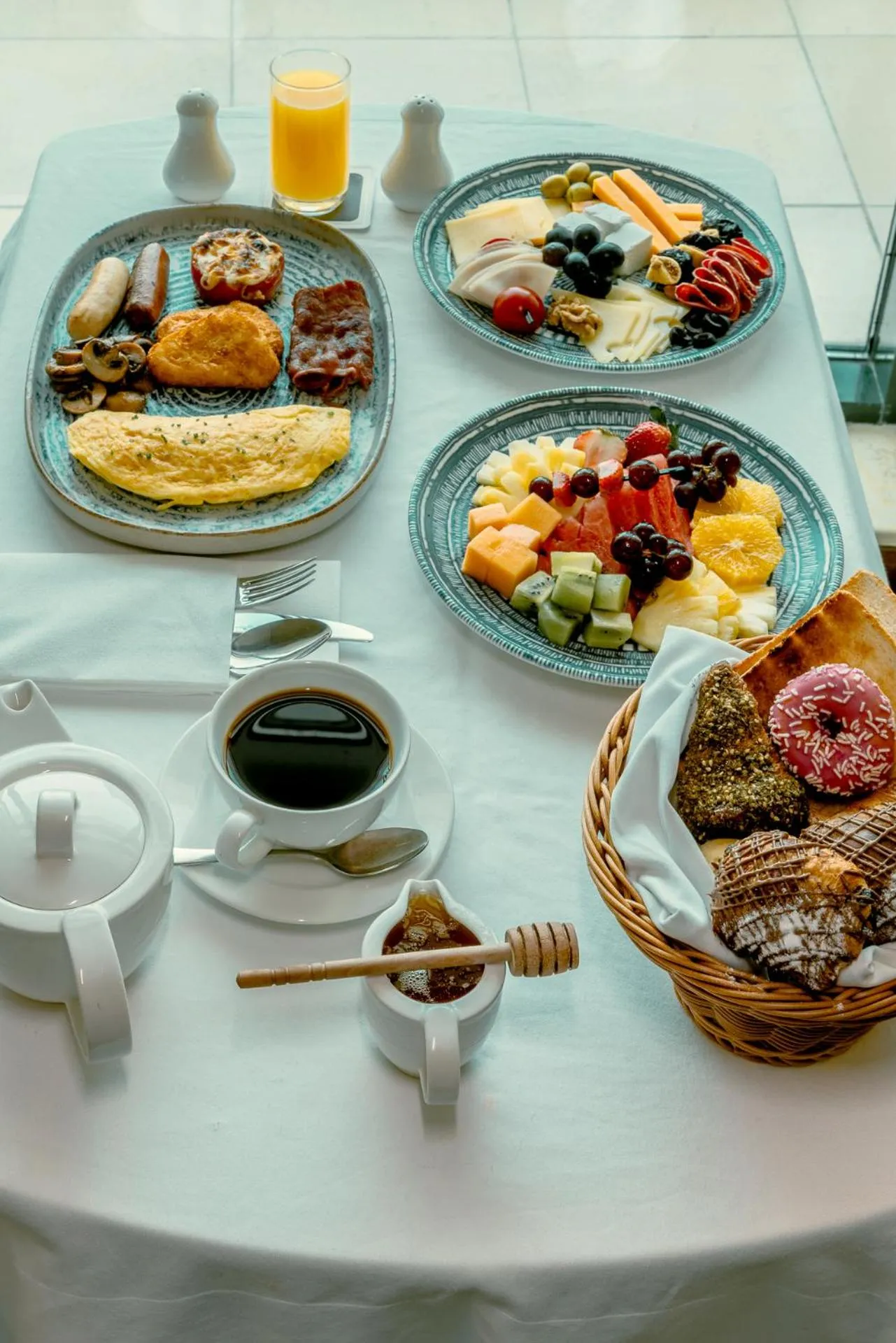 Food in TIME Oak Hotel & Suites