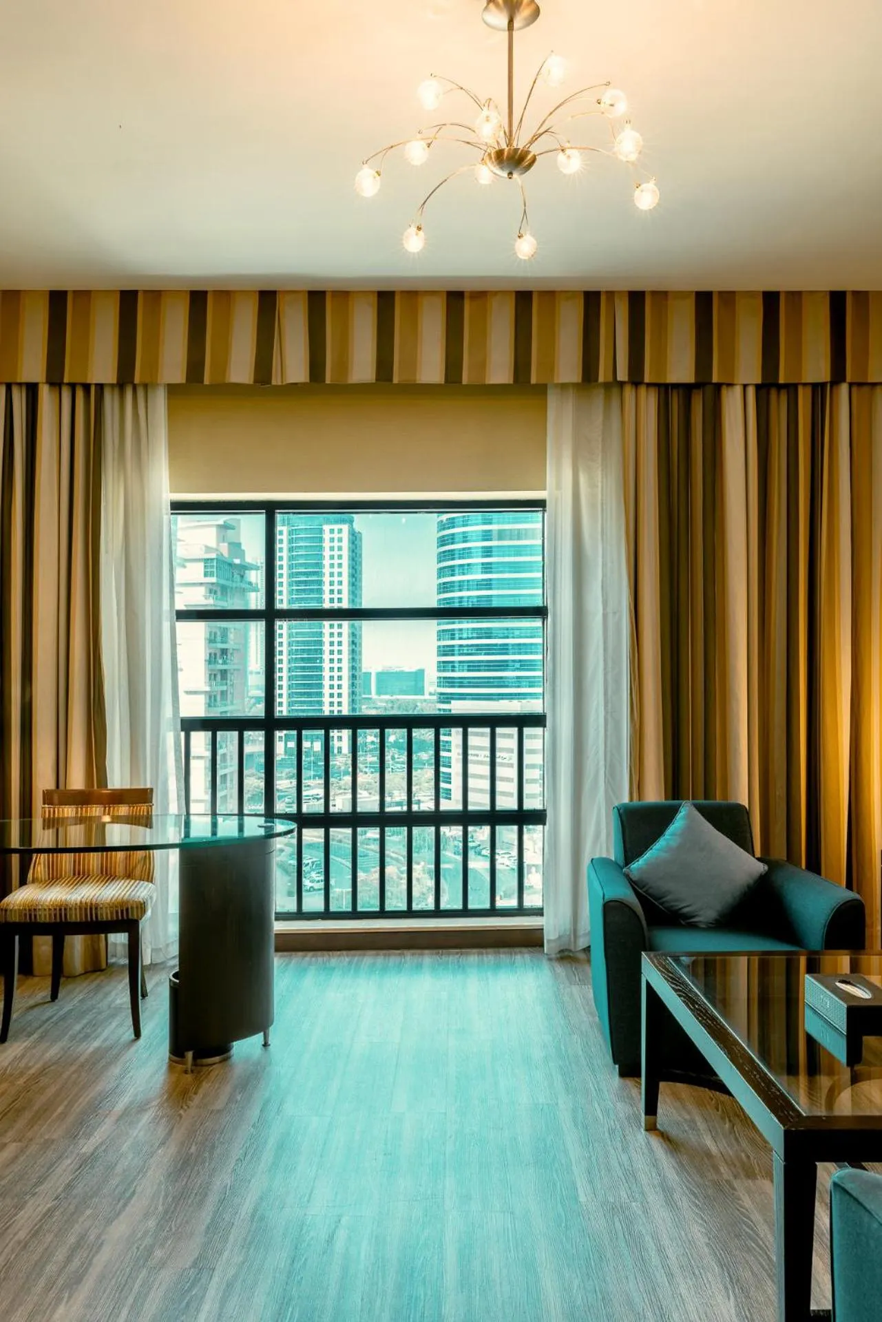 Living room, Bed in TIME Oak Hotel & Suites