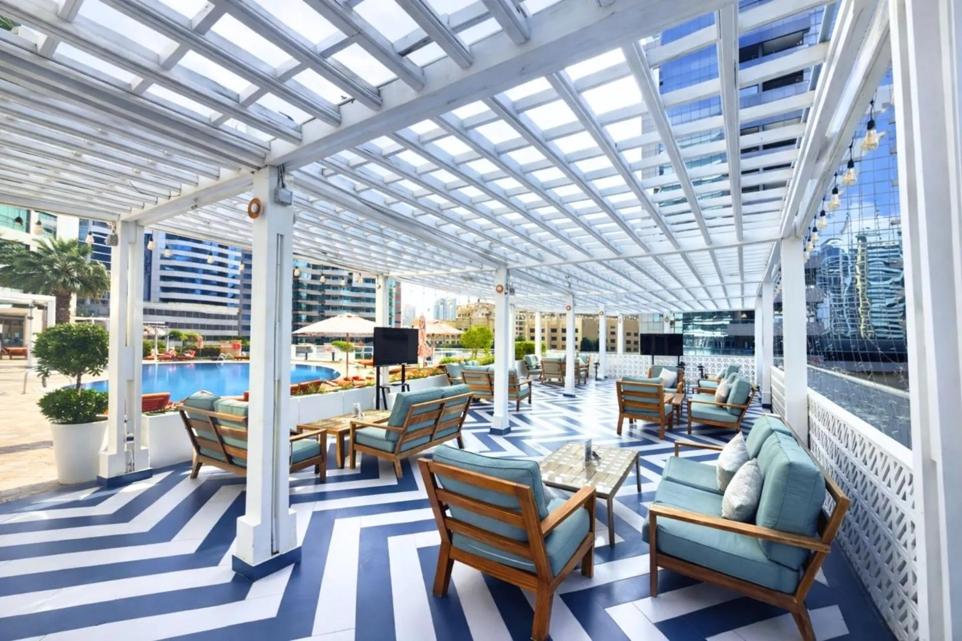 Restaurant/places to eat in TIME Oak Hotel & Suites