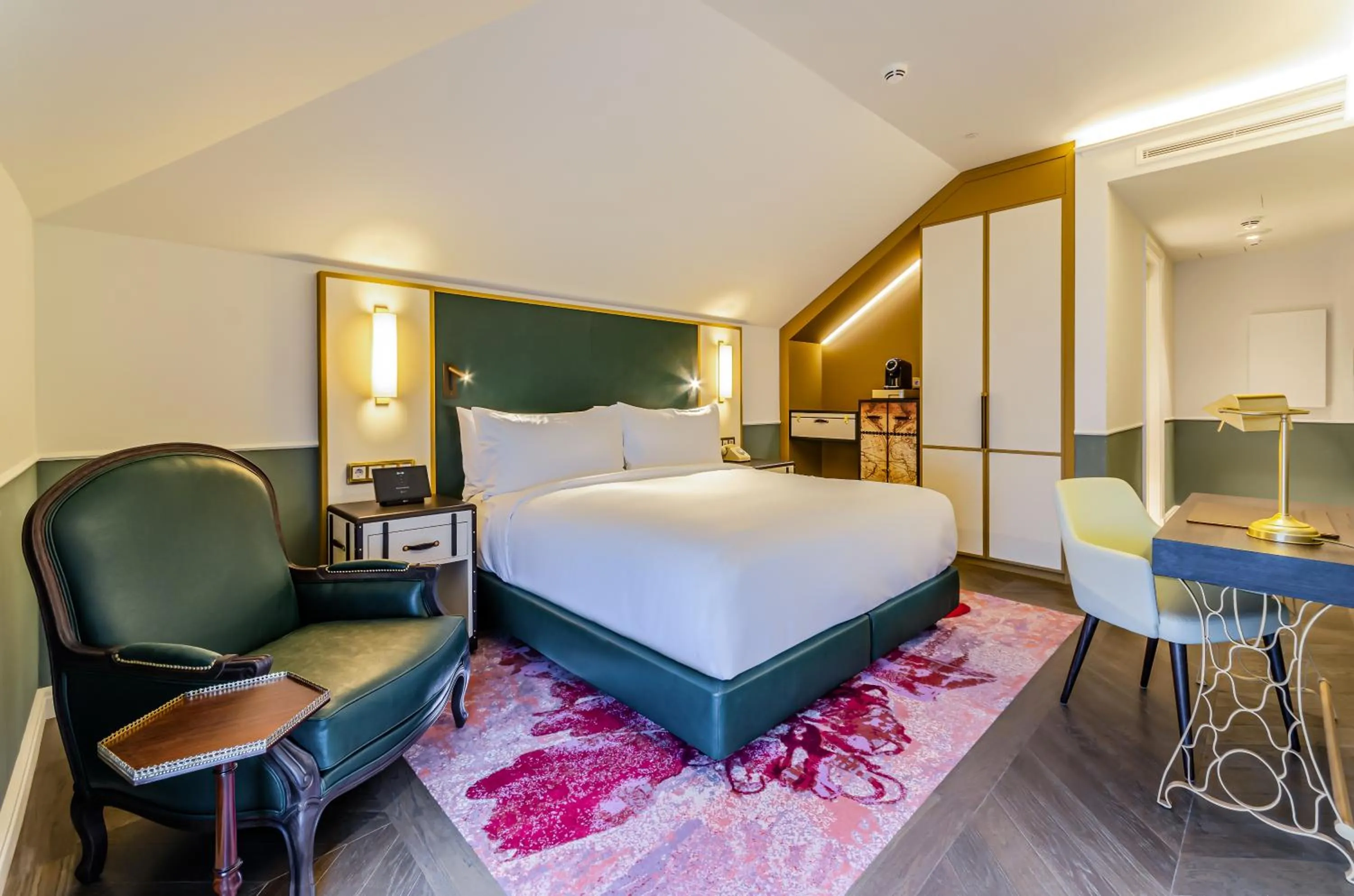 Bedroom, Bed in The Emerald House Lisbon - Curio Collection By Hilton