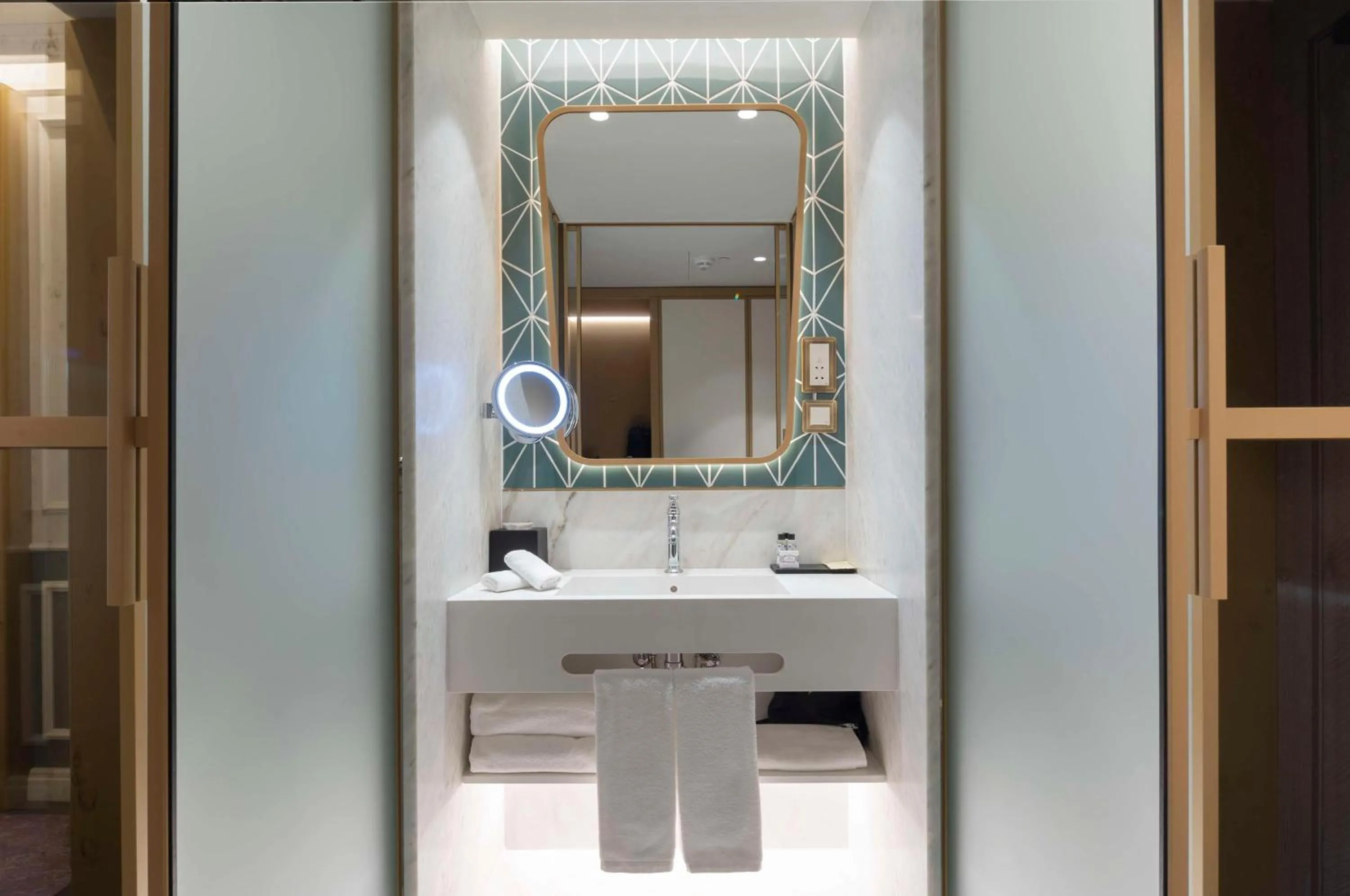 Bathroom in The Emerald House Lisbon - Curio Collection By Hilton
