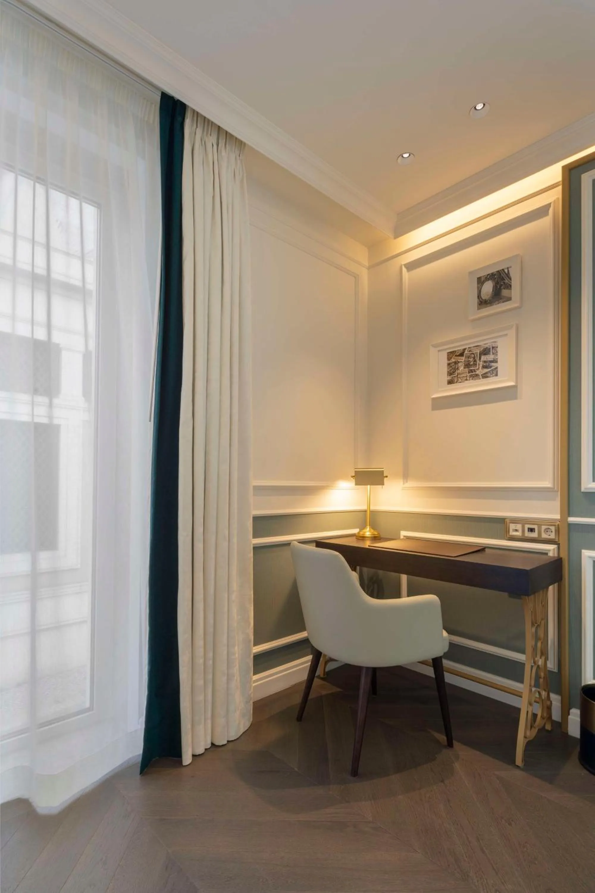 Bedroom in The Emerald House Lisbon - Curio Collection By Hilton