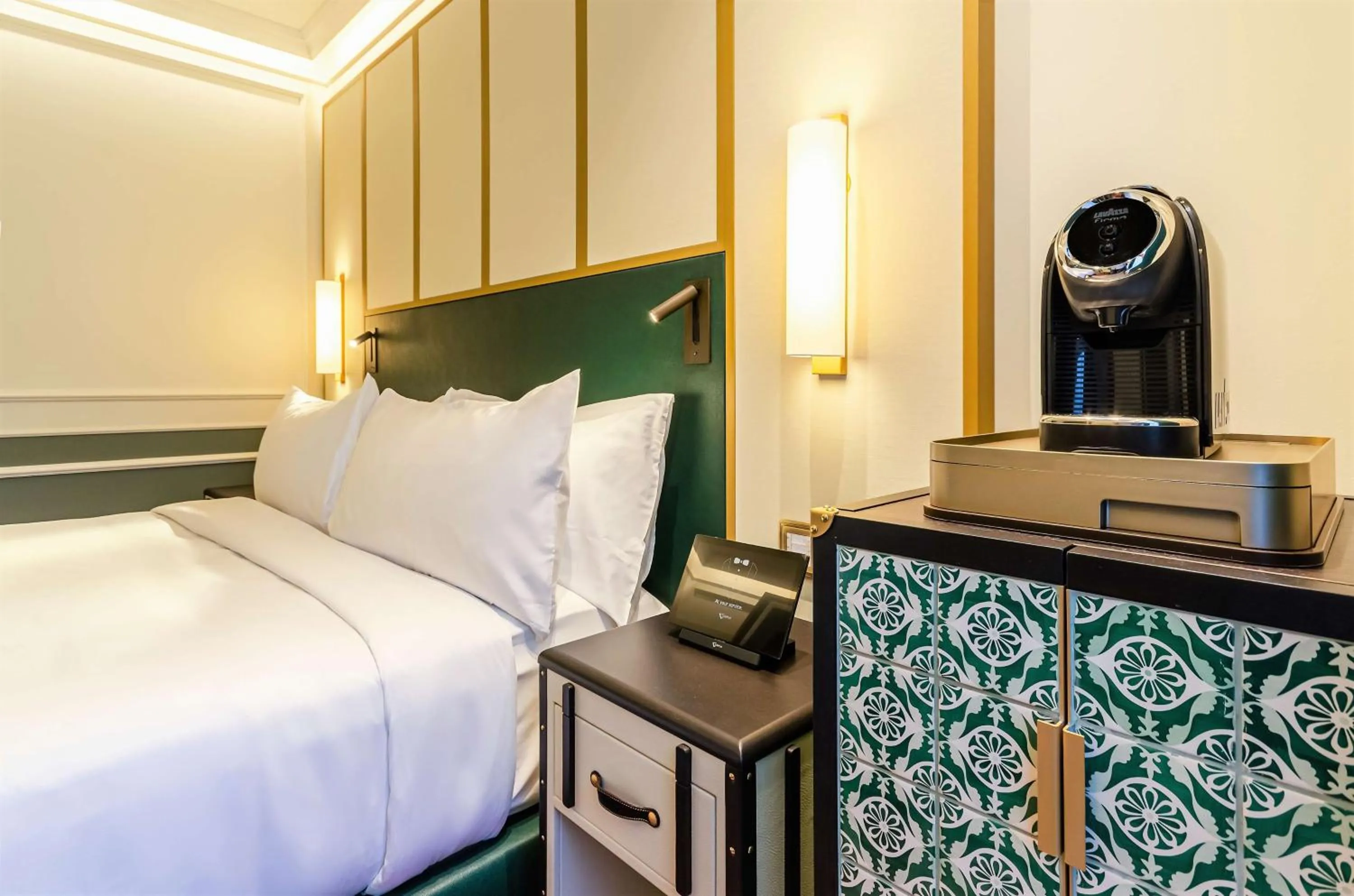 Bed in The Emerald House Lisbon - Curio Collection By Hilton