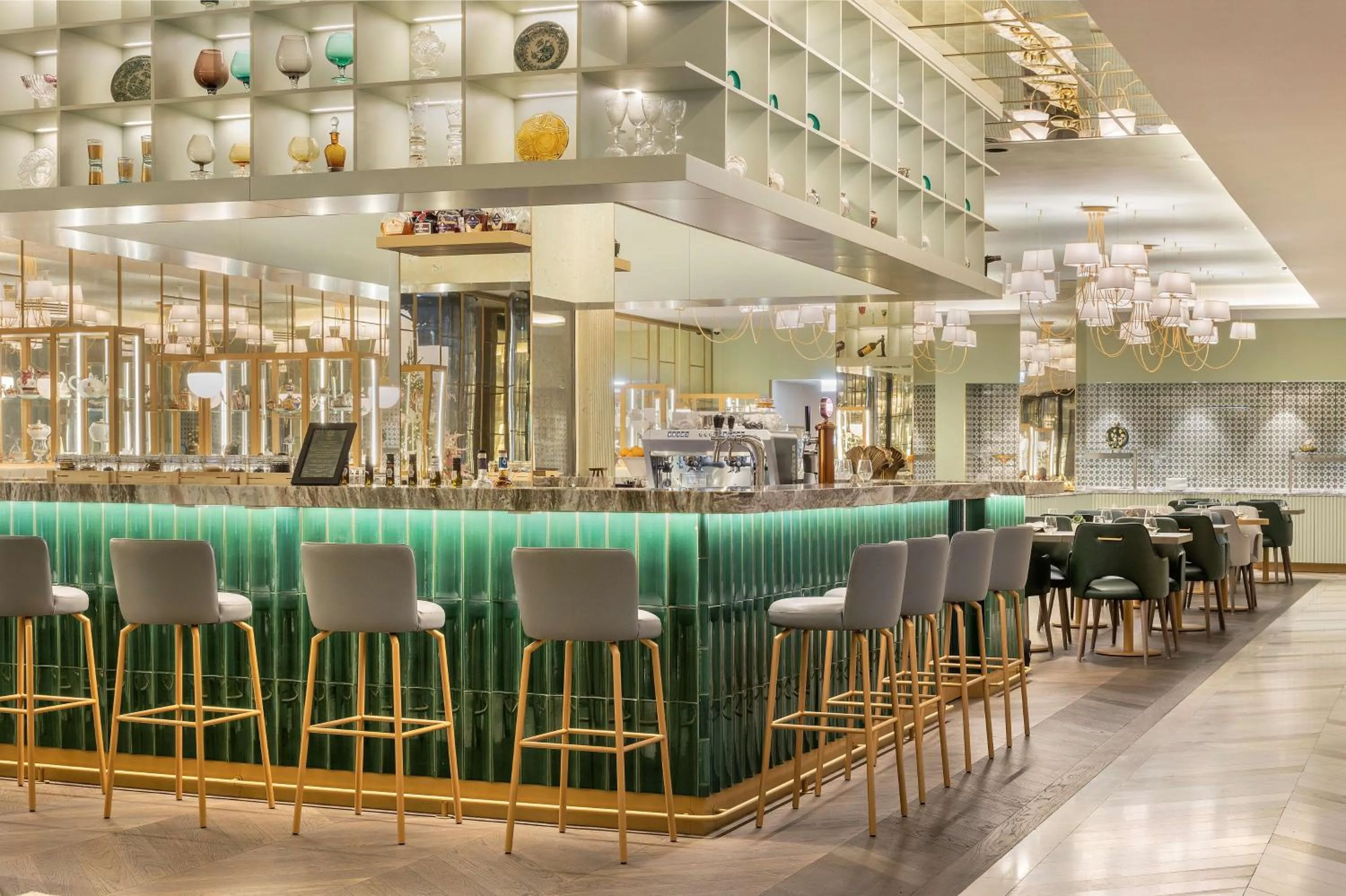 Lounge or bar in The Emerald House Lisbon - Curio Collection By Hilton