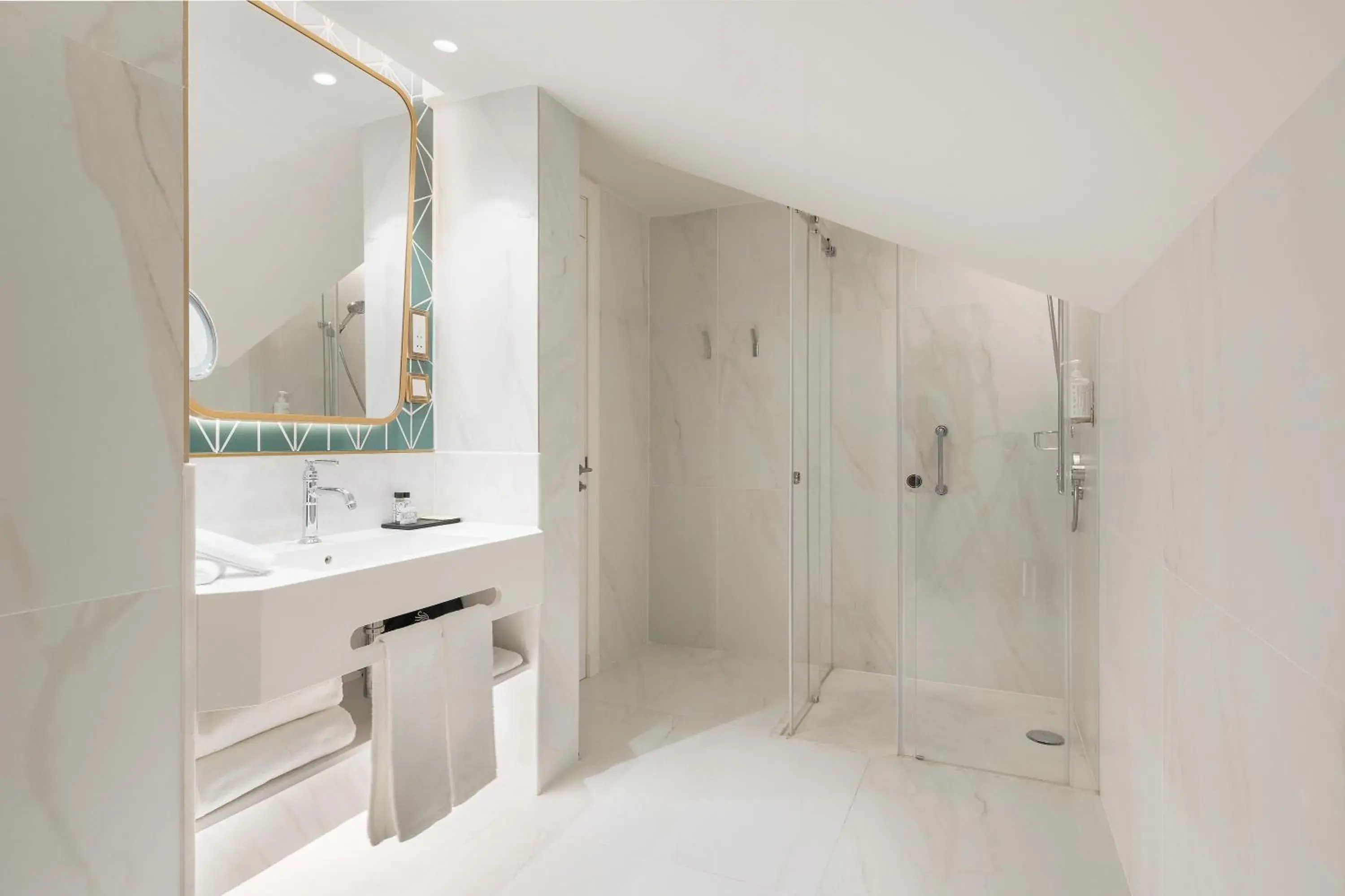 Deluxe King Room with Balcony in The Emerald House Lisbon - Curio Collection By Hilton Deluxe King Room with Balcony in The Emerald House Lisbon - Curio Collection By Hilton