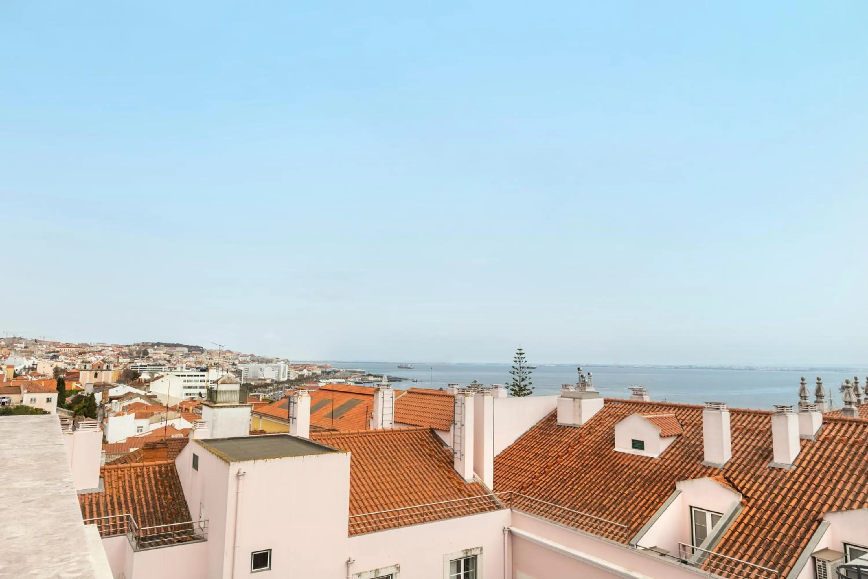 Bedroom in The Emerald House Lisbon - Curio Collection By Hilton