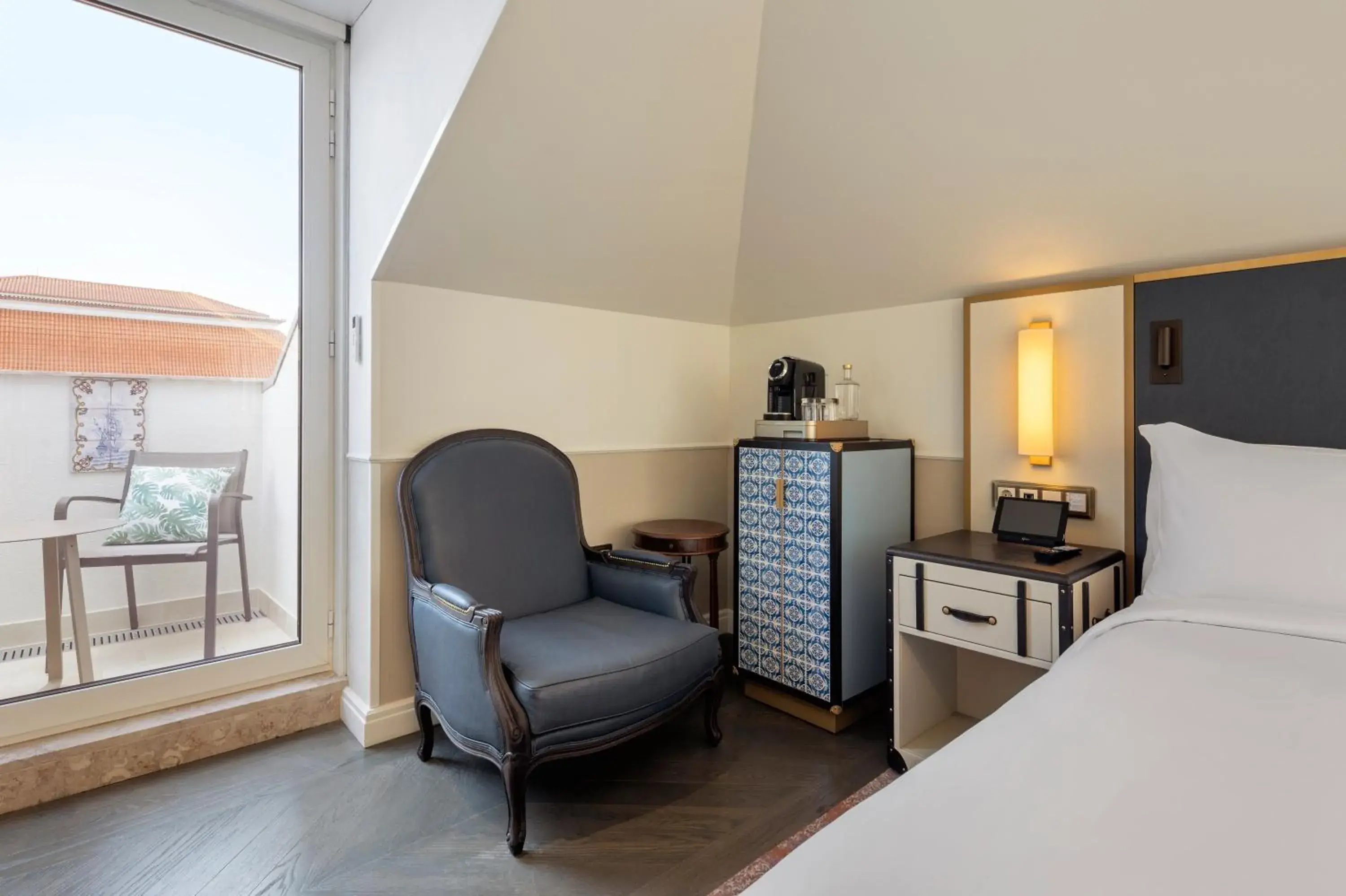 King Premium Corner Room with View and Balcony in The Emerald House Lisbon - Curio Collection By Hilton King Premium Corner Room with View and Balcony in The Emerald House Lisbon - Curio Collection By Hilton