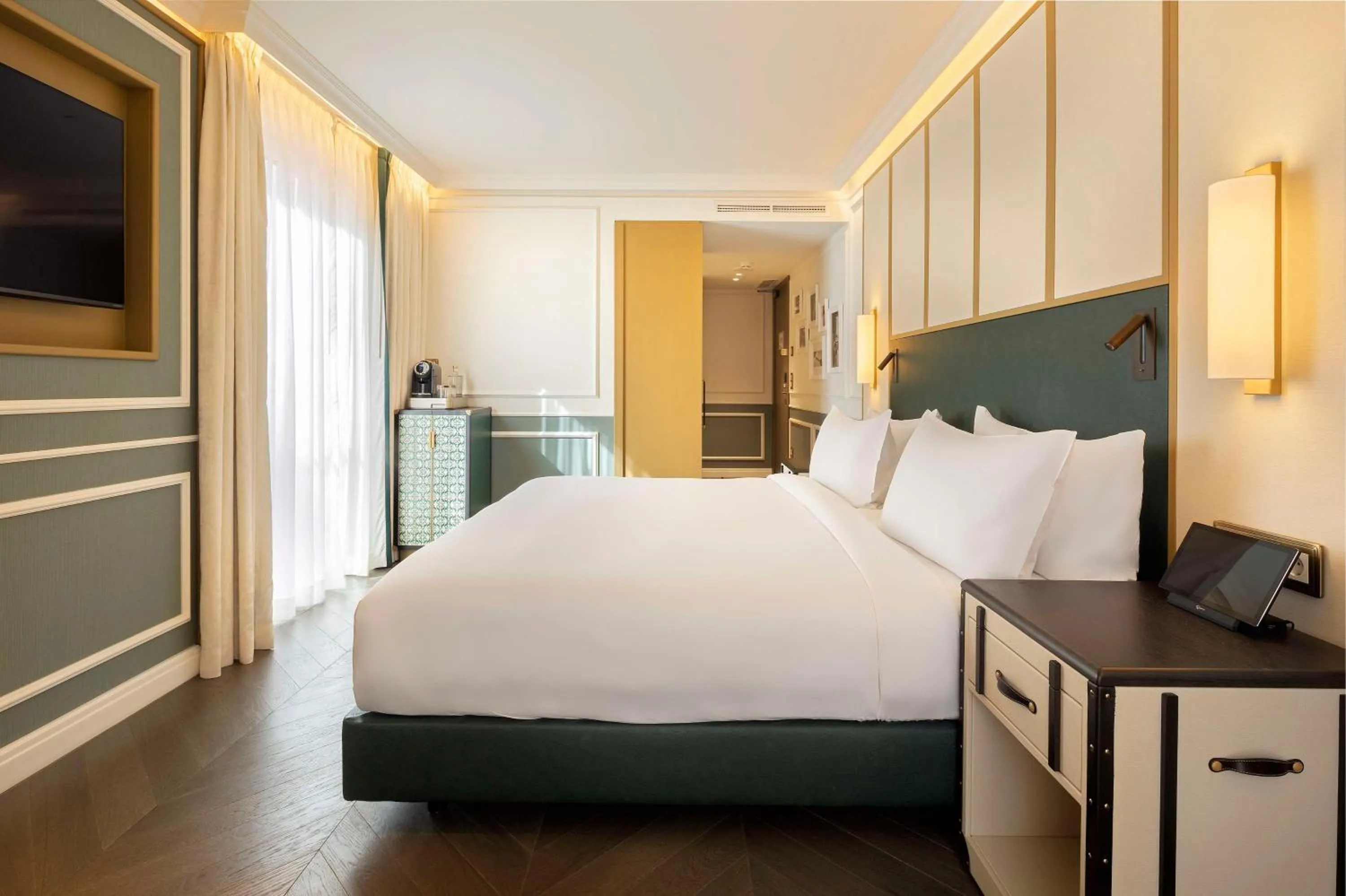 Bed in The Emerald House Lisbon - Curio Collection By Hilton