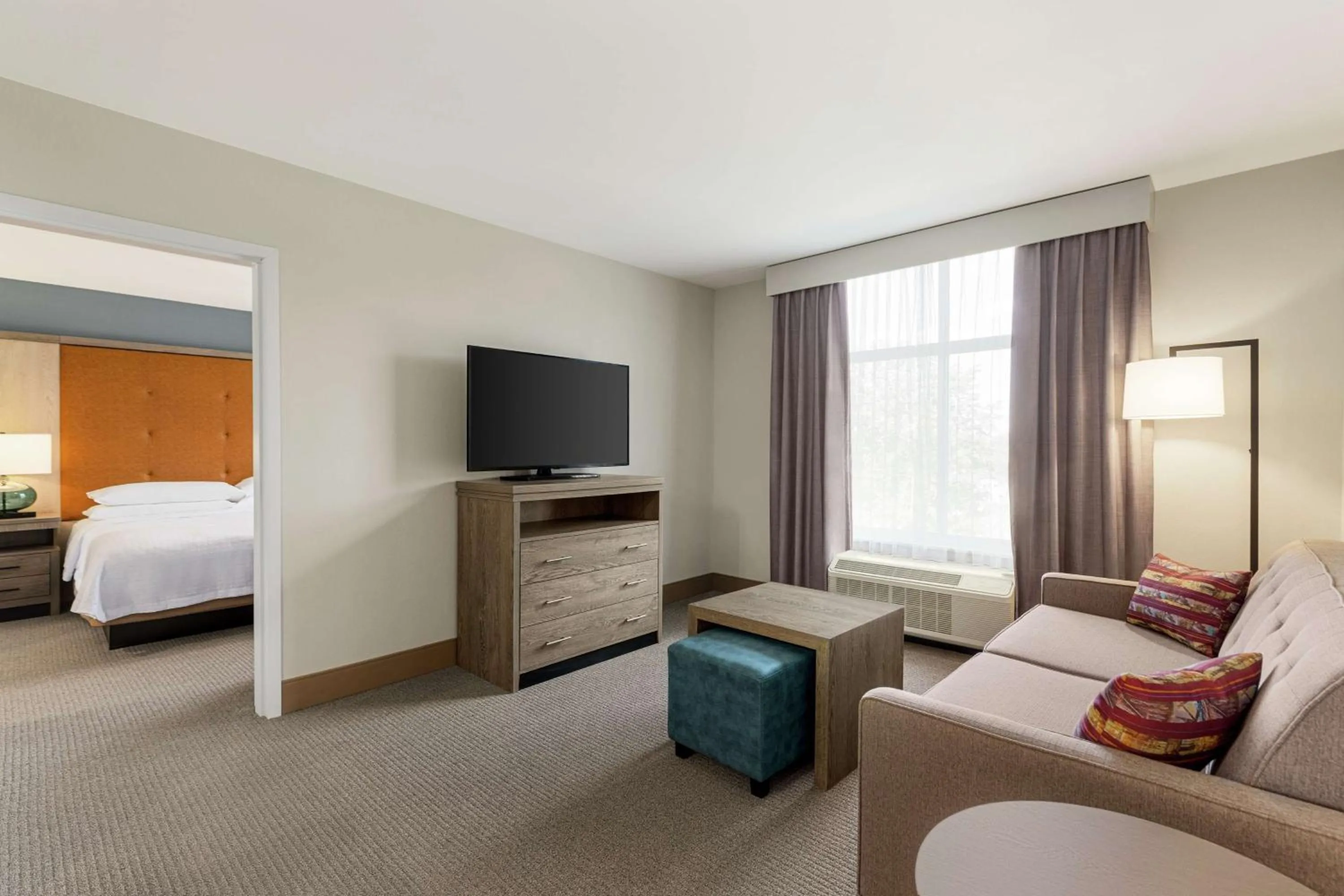 Living room, Bed in Homewood Suites By Hilton Carlisle