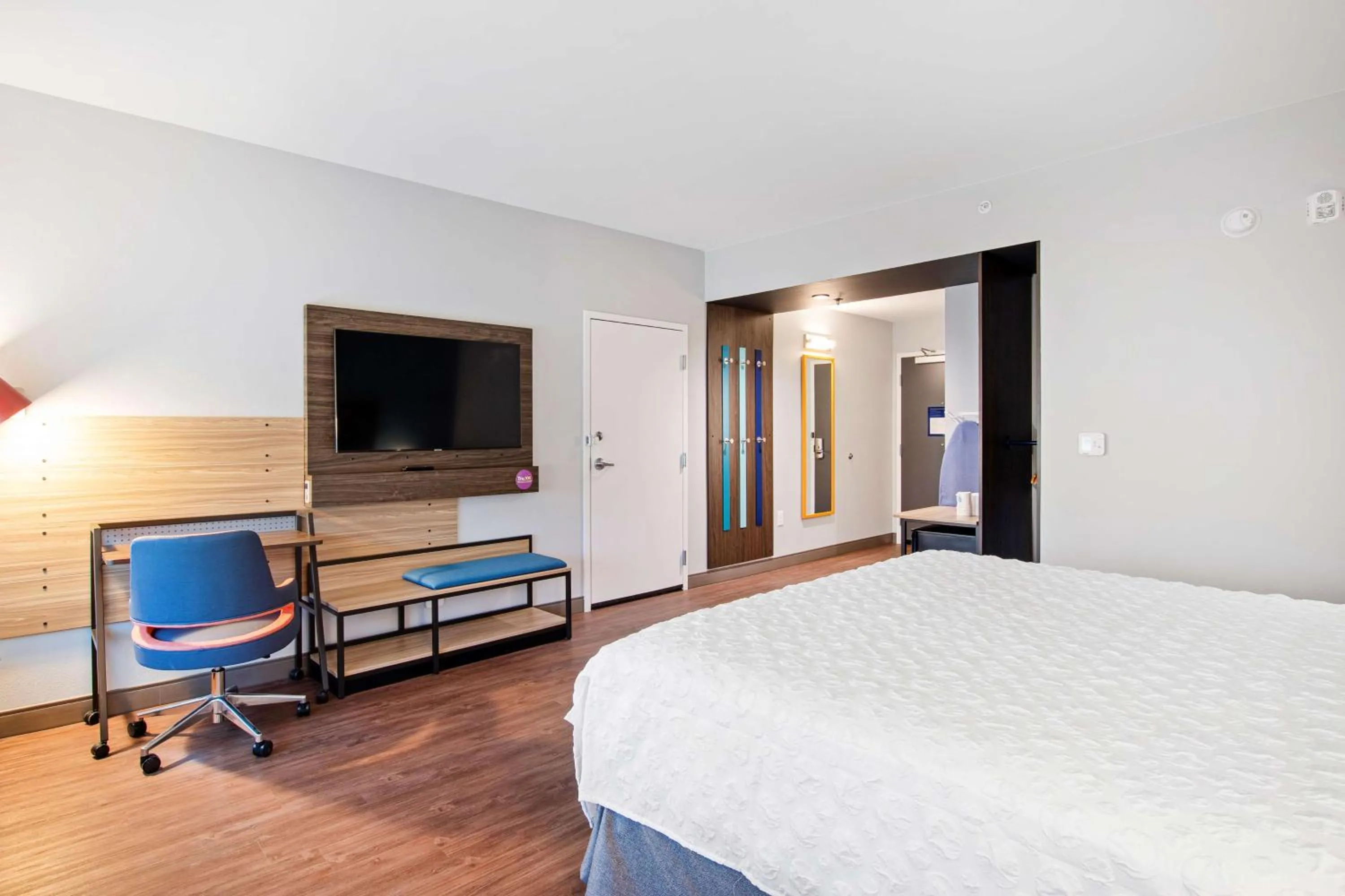 Bedroom, Bed in Tru By Hilton Chapel Hill