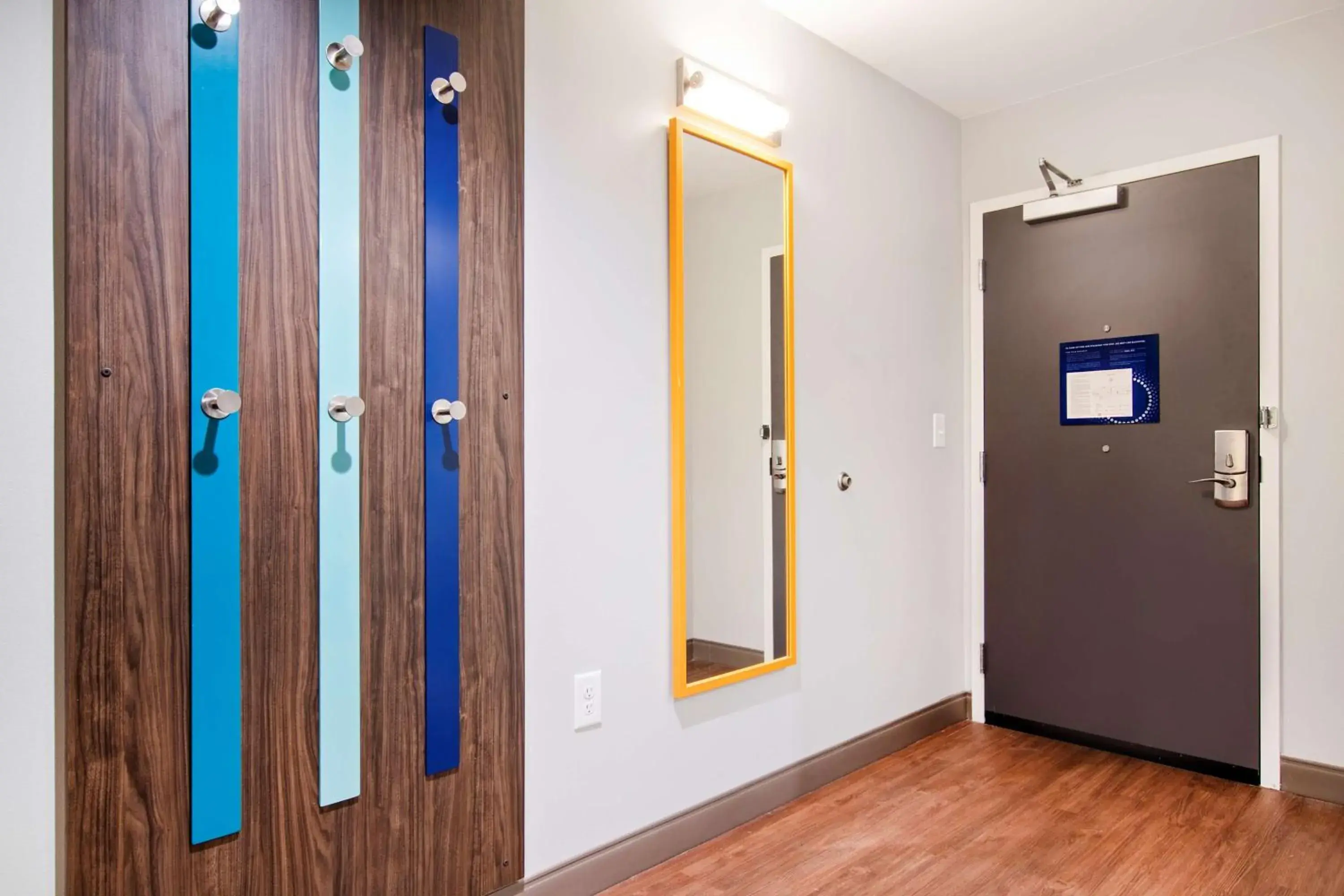 King Room with Bath Tub - Mobility Access in Tru By Hilton Chapel Hill King Room with Bath Tub - Mobility Access in Tru By Hilton Chapel Hill