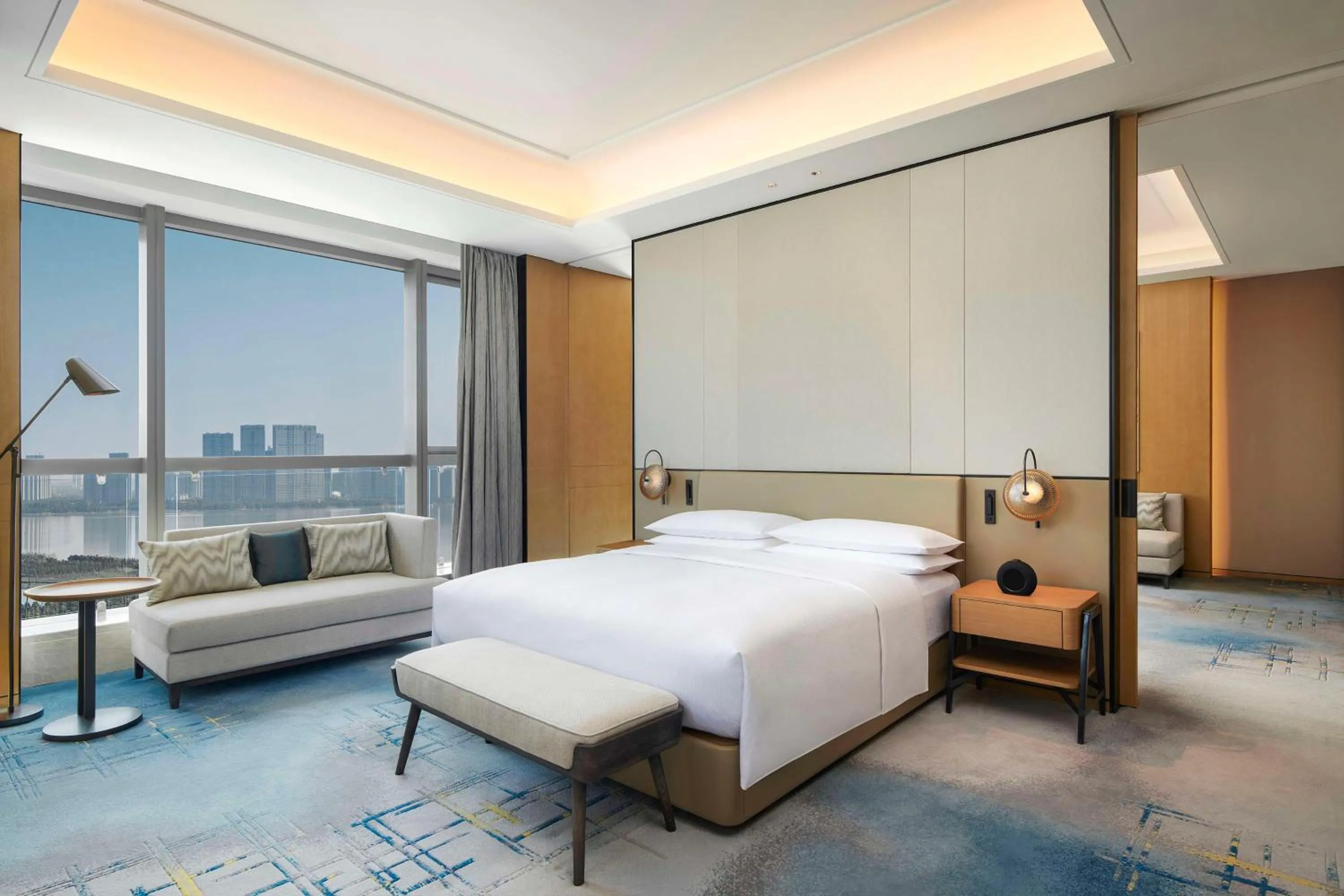 Living room, Bed in Hilton Suzhou Wuzhong
