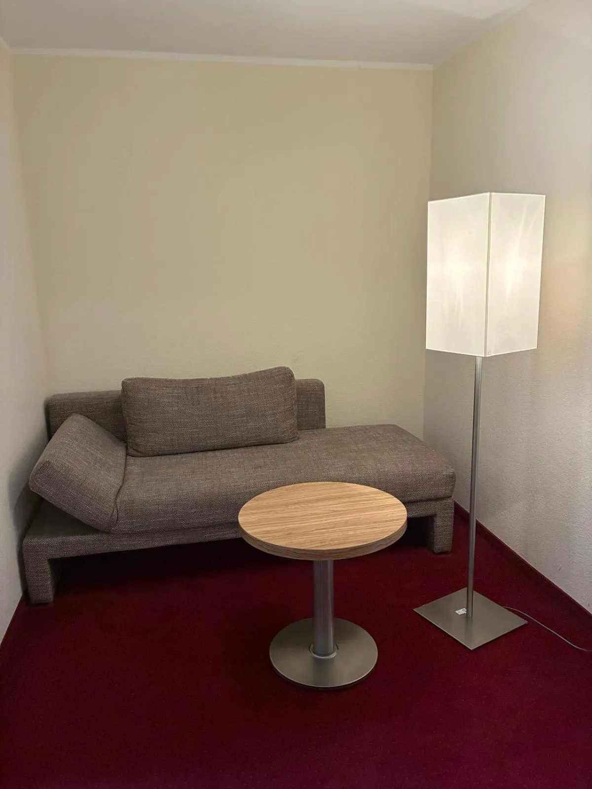 Photo of the whole room in SleepBEEONE Wilhelmshaven