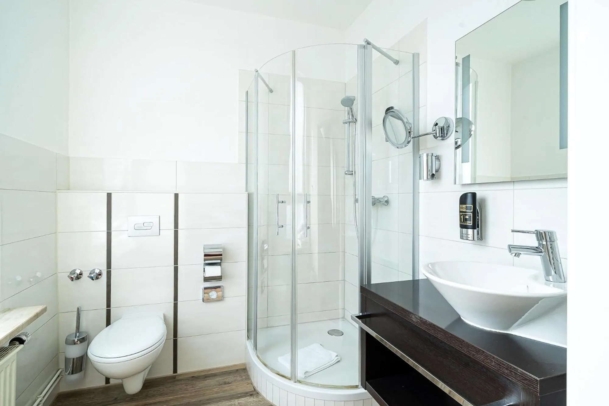 Shower in SleepBEEONE Wilhelmshaven