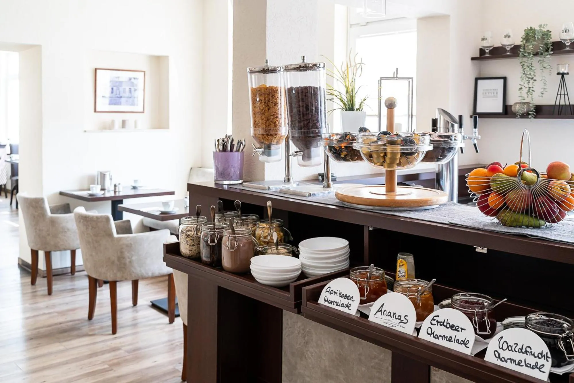 Breakfast in SleepBEEONE Wilhelmshaven