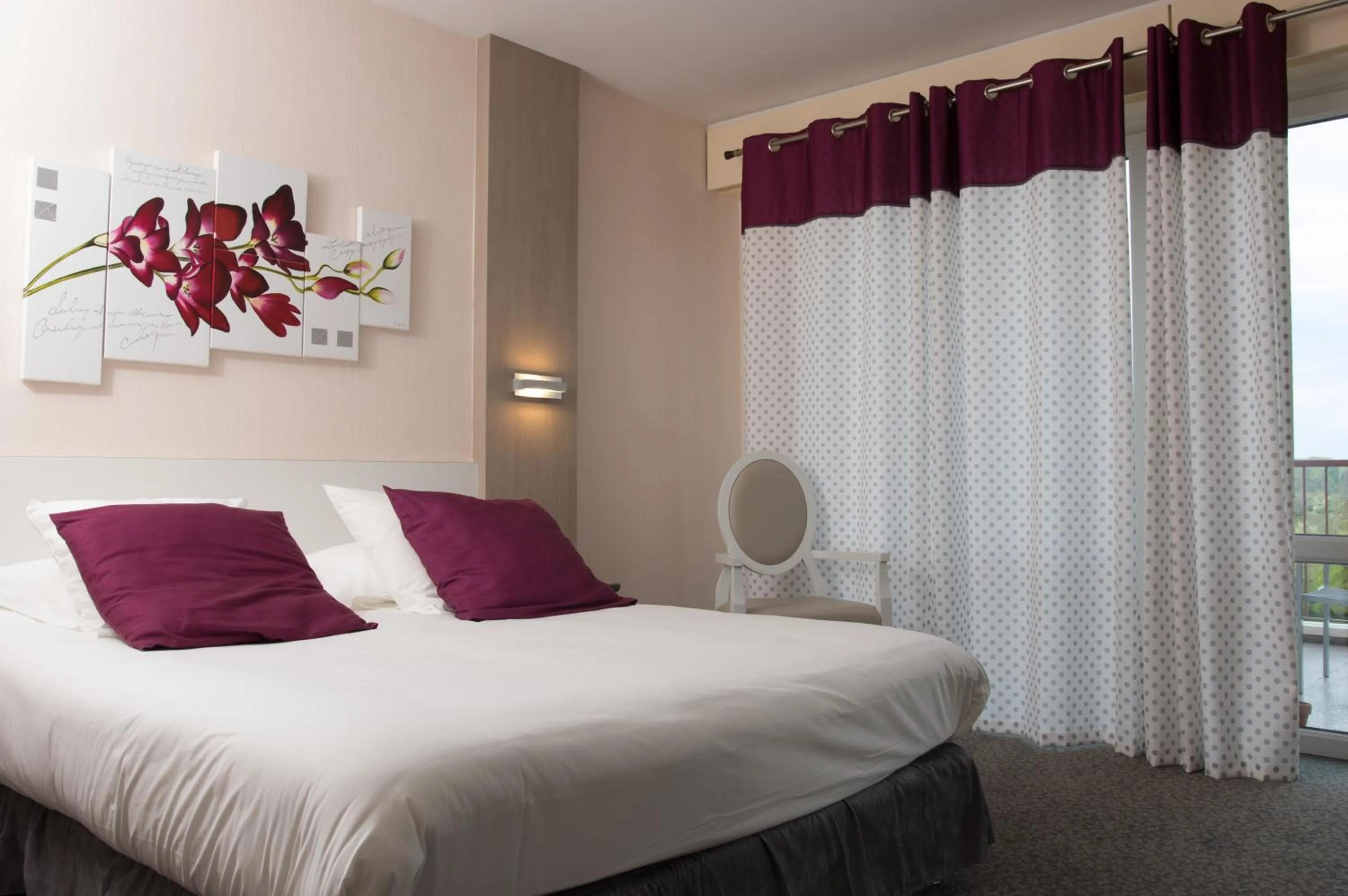 Photo of the whole room, Bed in Domaine du Revermont - Logis Hotel