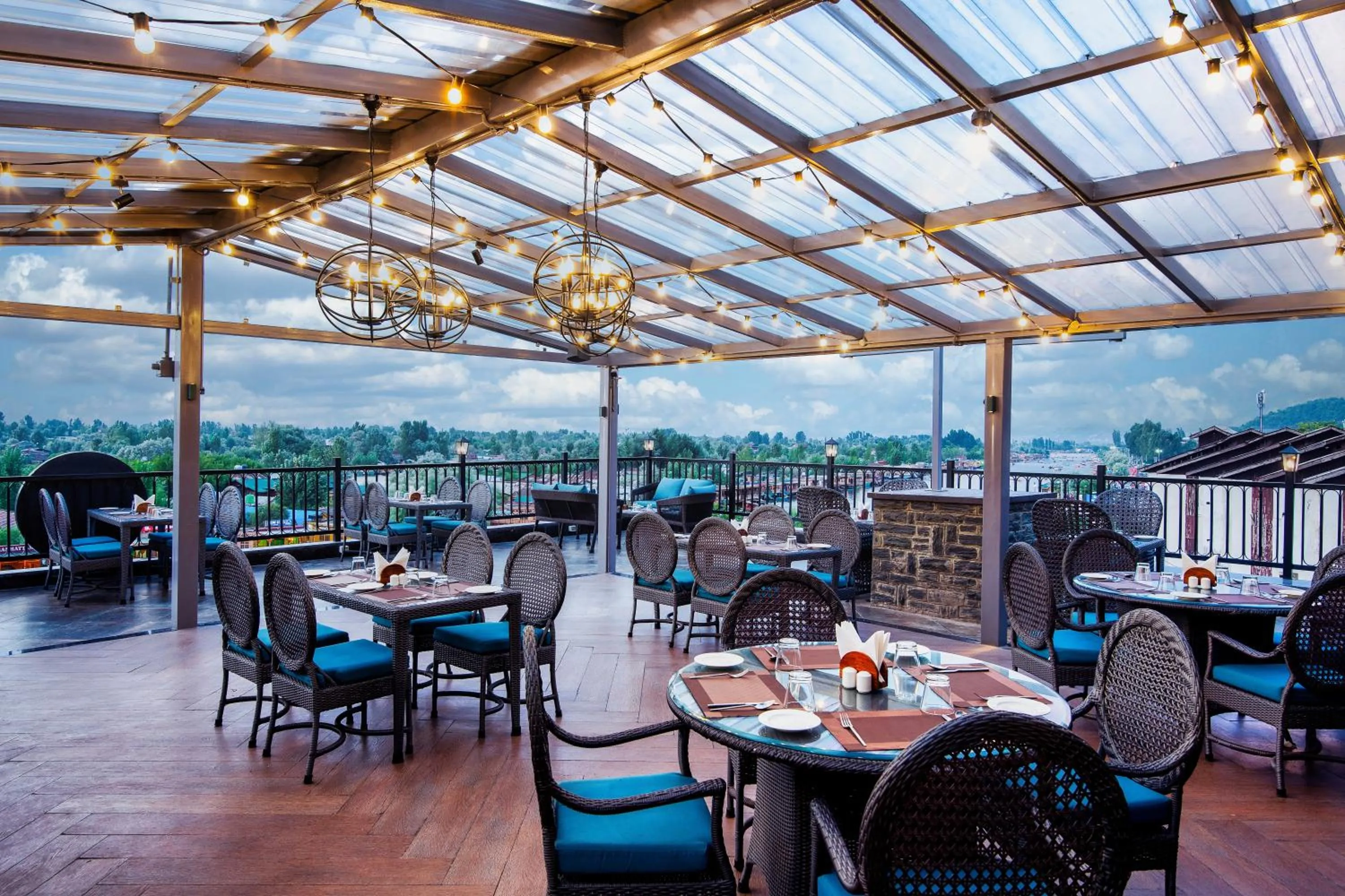 Restaurant/places to eat in The Vintage Srinagar at Dal Lake