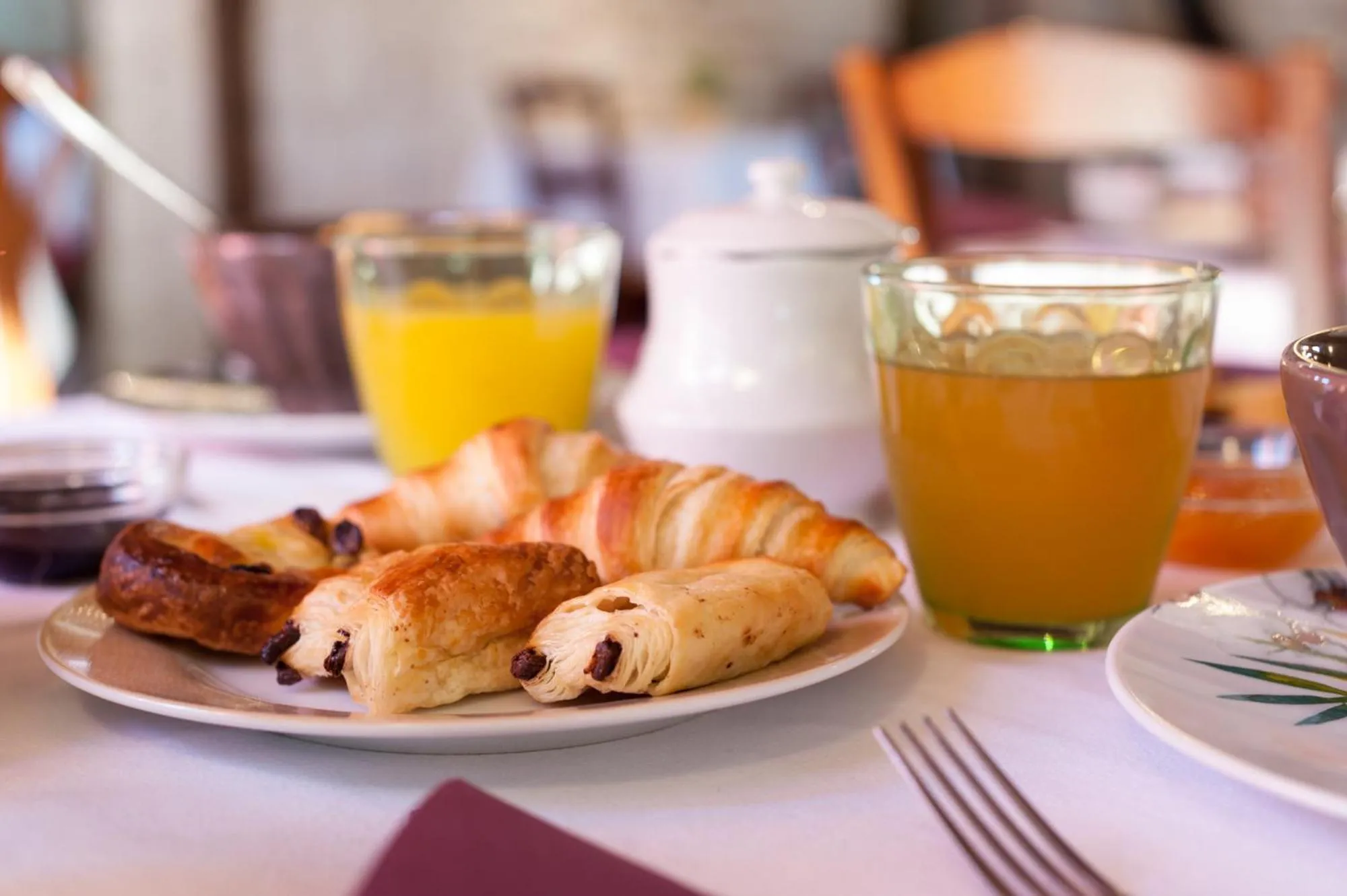 Food and drinks in Le Pigeonnier du Perron Hôtel