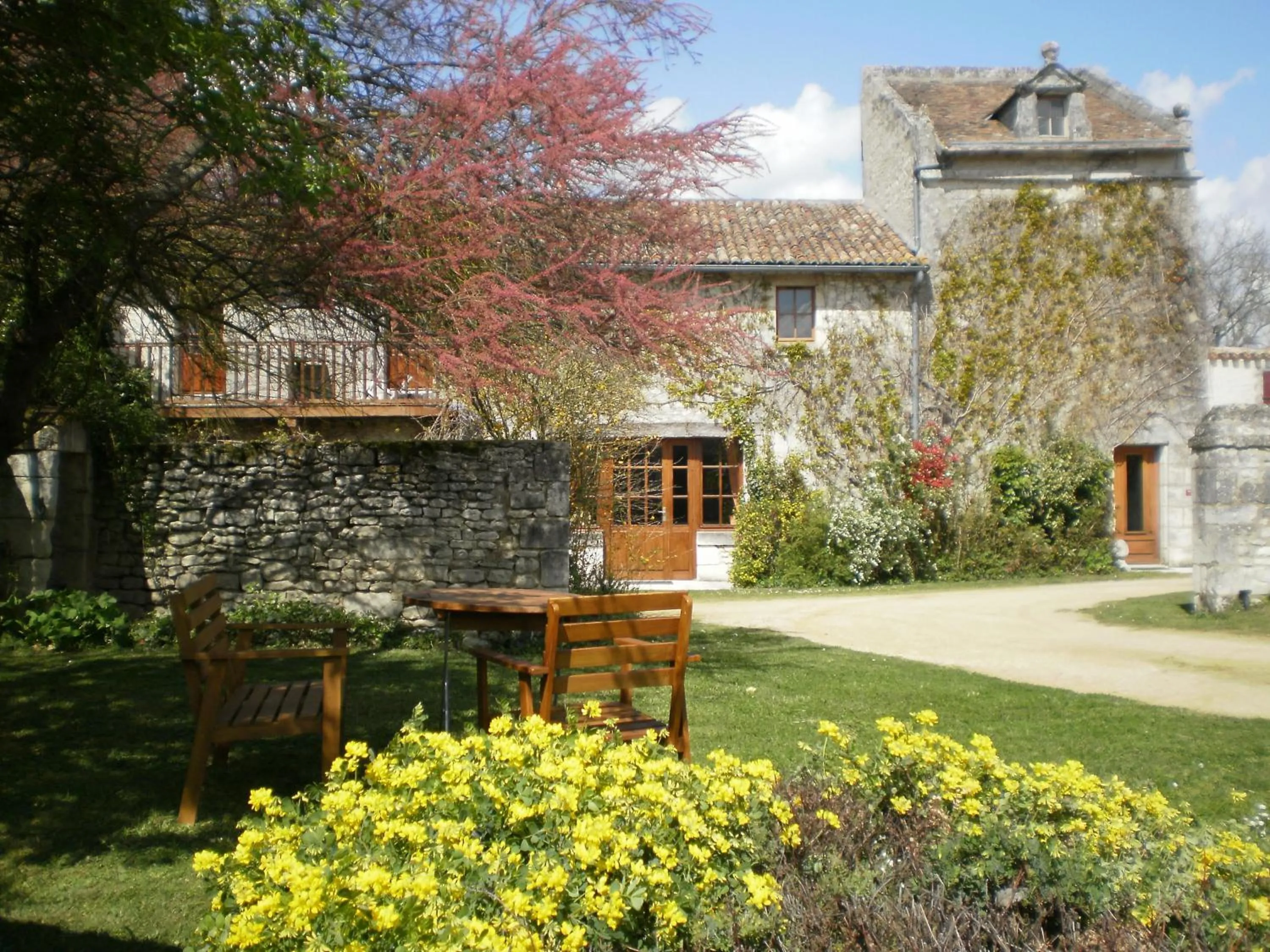 Garden in Le Pigeonnier du Perron Hôtel