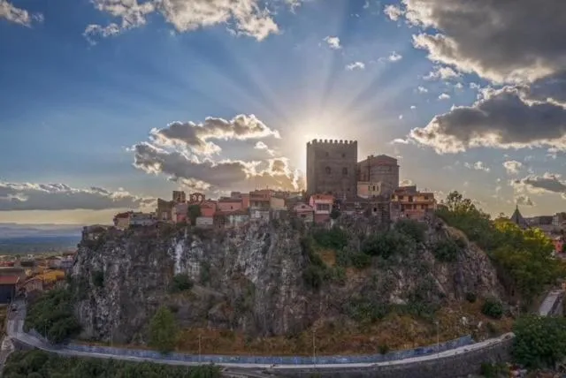 Motta Palace Apartments & Rooms