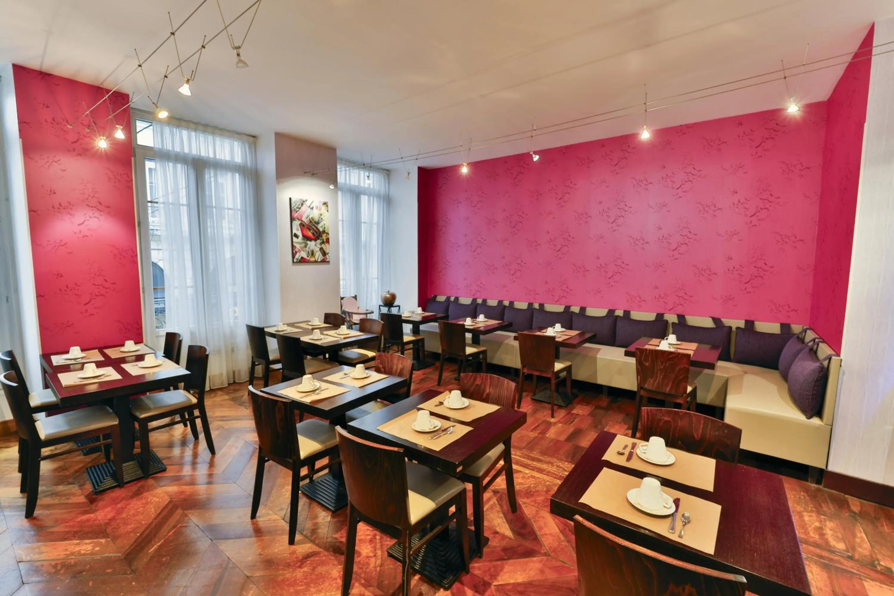 Breakfast in Hôtel de l'Europe Grenoble hyper-centre