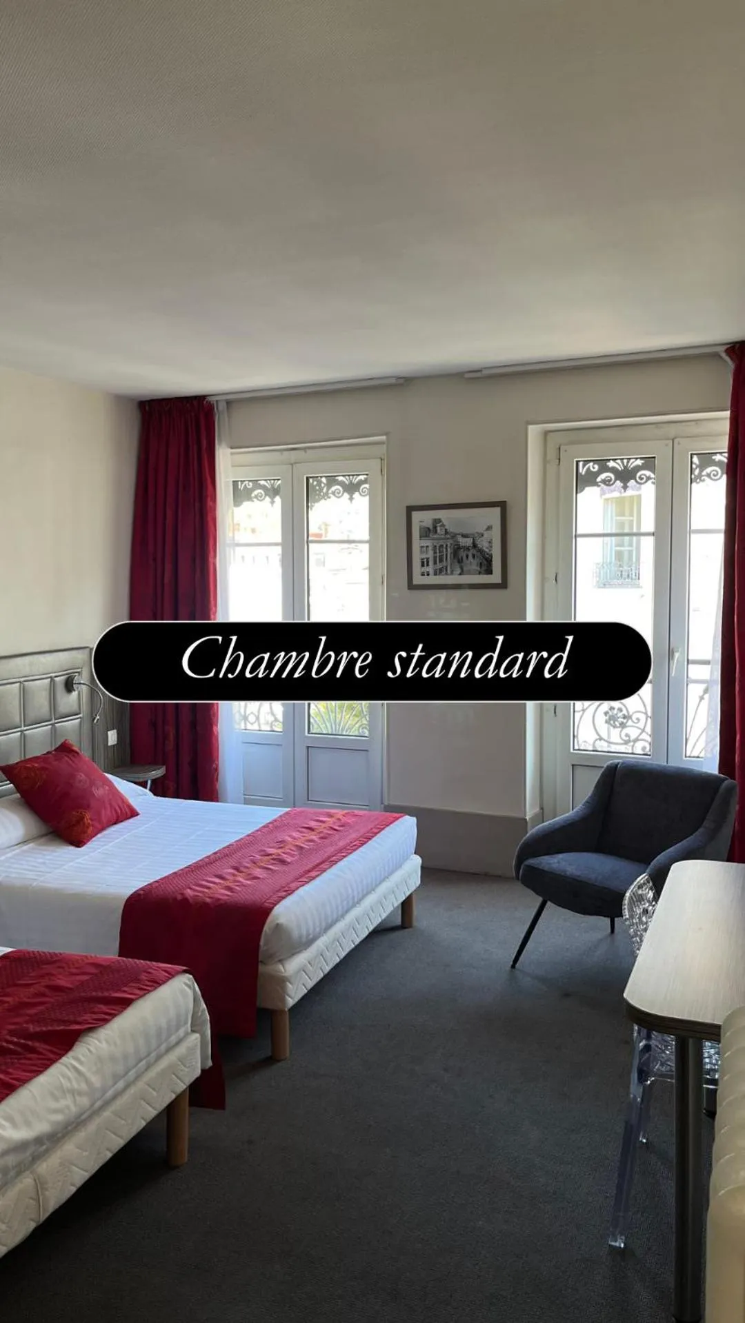 Bed in Hôtel de l'Europe Grenoble hyper-centre