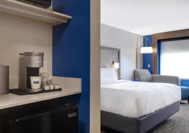 Bed in Holiday Inn Express & Suites - Detroit - Dearborn by IHG