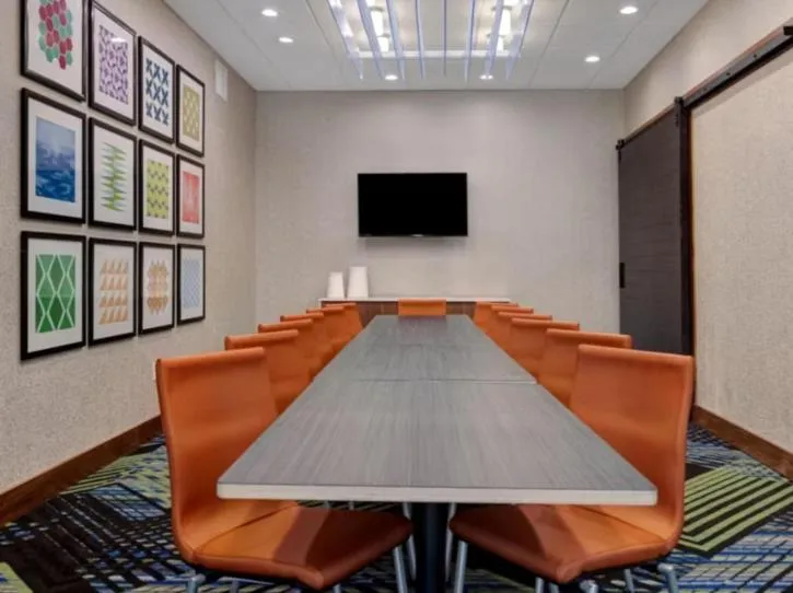 Holiday Inn Express & Suites - Detroit - Dearborn by IHG