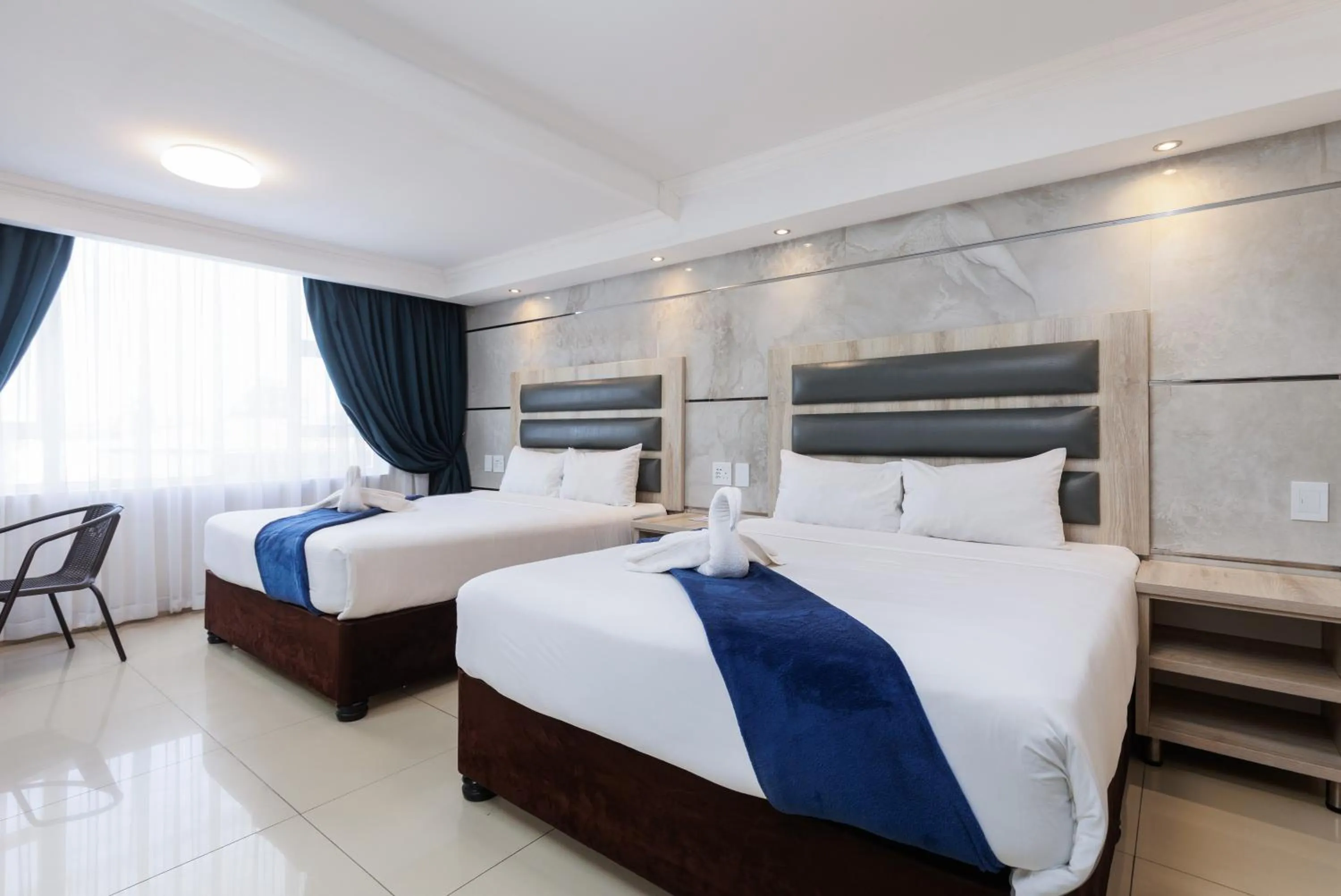 Bed in Bayside Taj Hotel