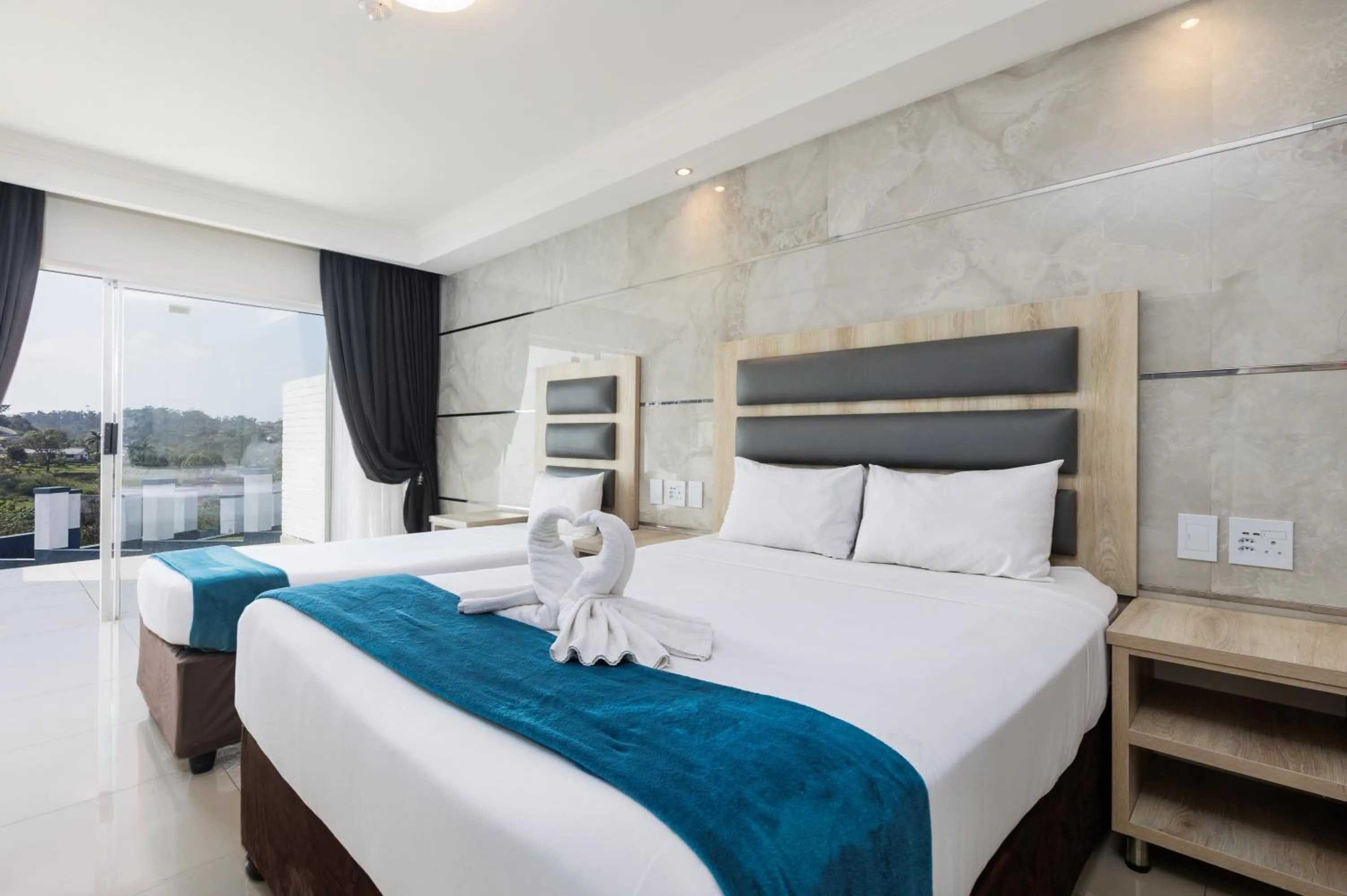 Bed in Bayside Taj Hotel