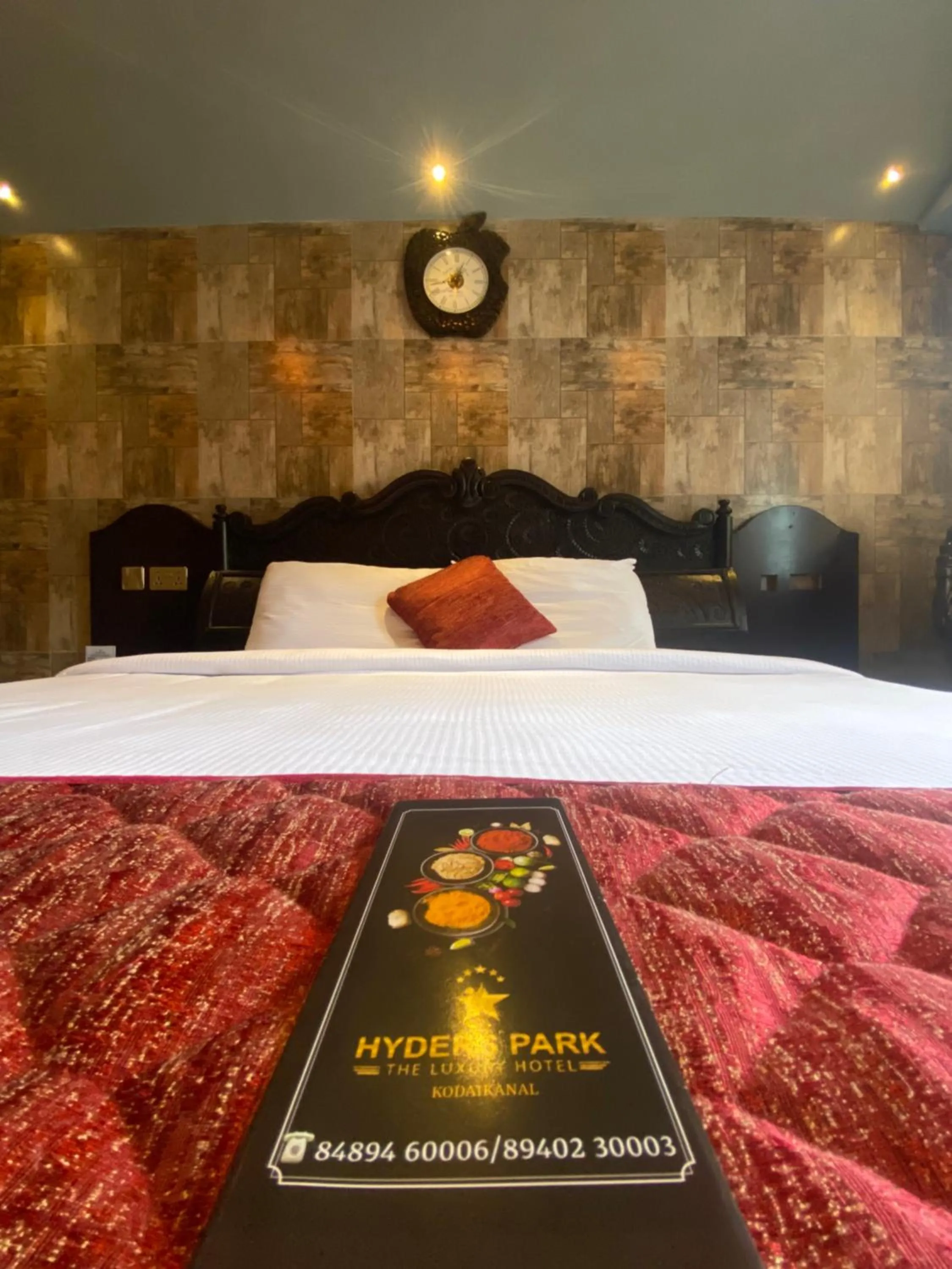 Bed in HYDERS PARK- THE LUXURY HOTEL