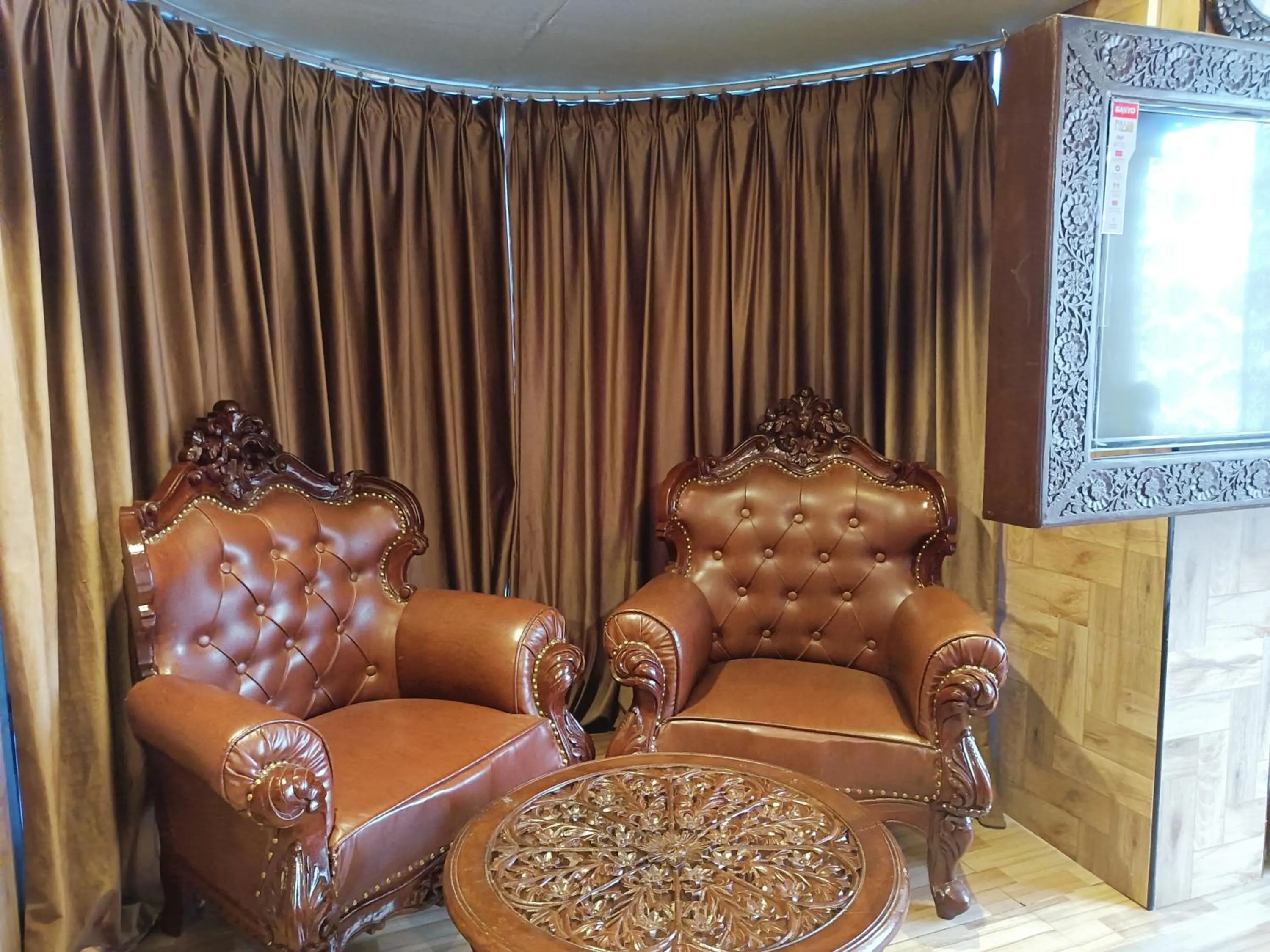 hair dresser in HYDERS PARK- THE LUXURY HOTEL