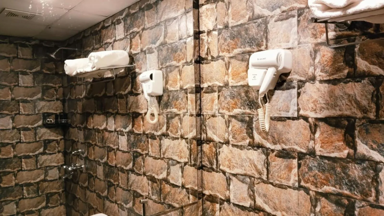 Bathroom in HYDERS PARK- THE LUXURY HOTEL