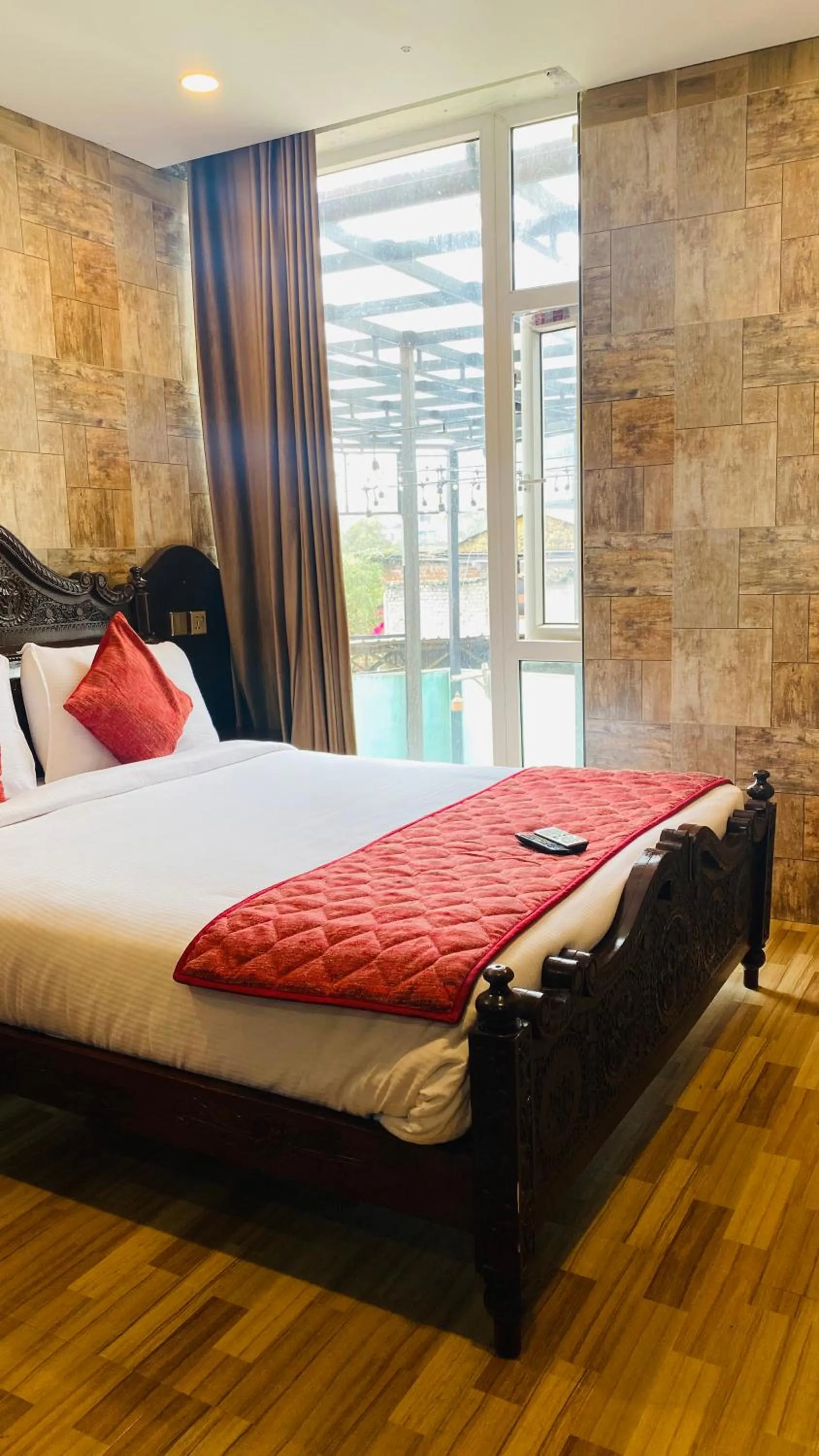 Bed in HYDERS PARK- THE LUXURY HOTEL