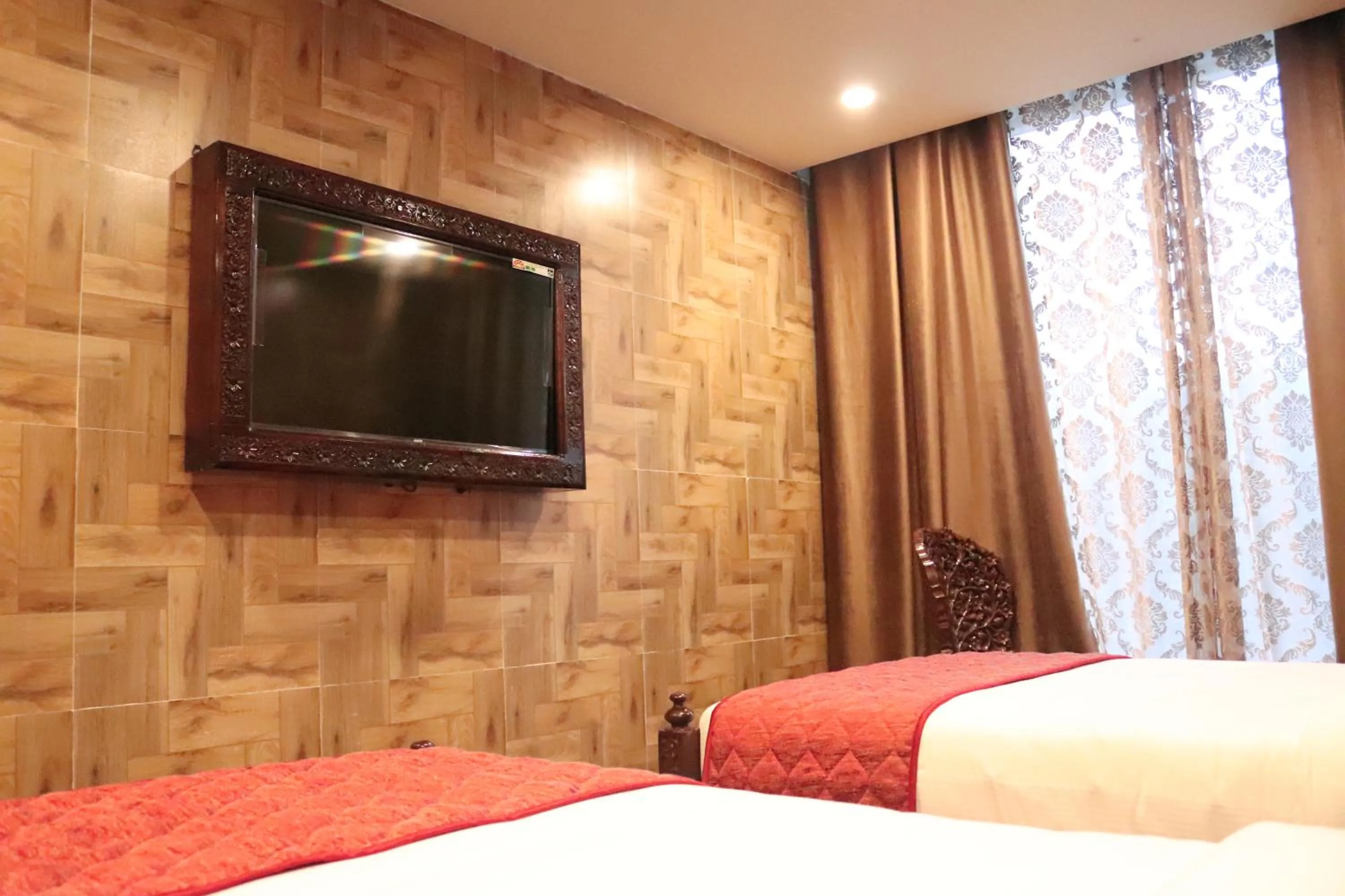 TV and multimedia, Bed in HYDERS PARK- THE LUXURY HOTEL