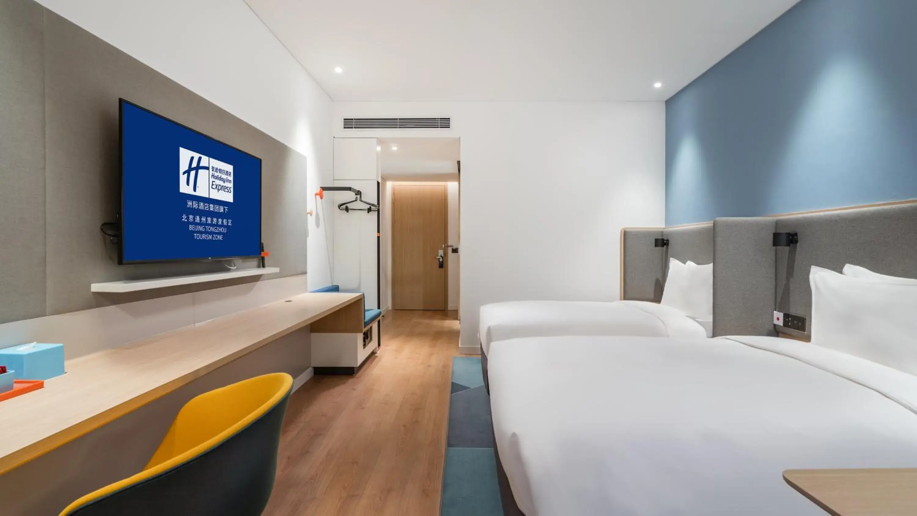 Double Room with Mobility Accessible Roll In Shower in Holiday Inn Express Beijing Tongzhou Tourism Zone by IHG Double Room with Mobility Accessible Roll In Shower in Holiday Inn Express Beijing Tongzhou Tourism Zone by IHG