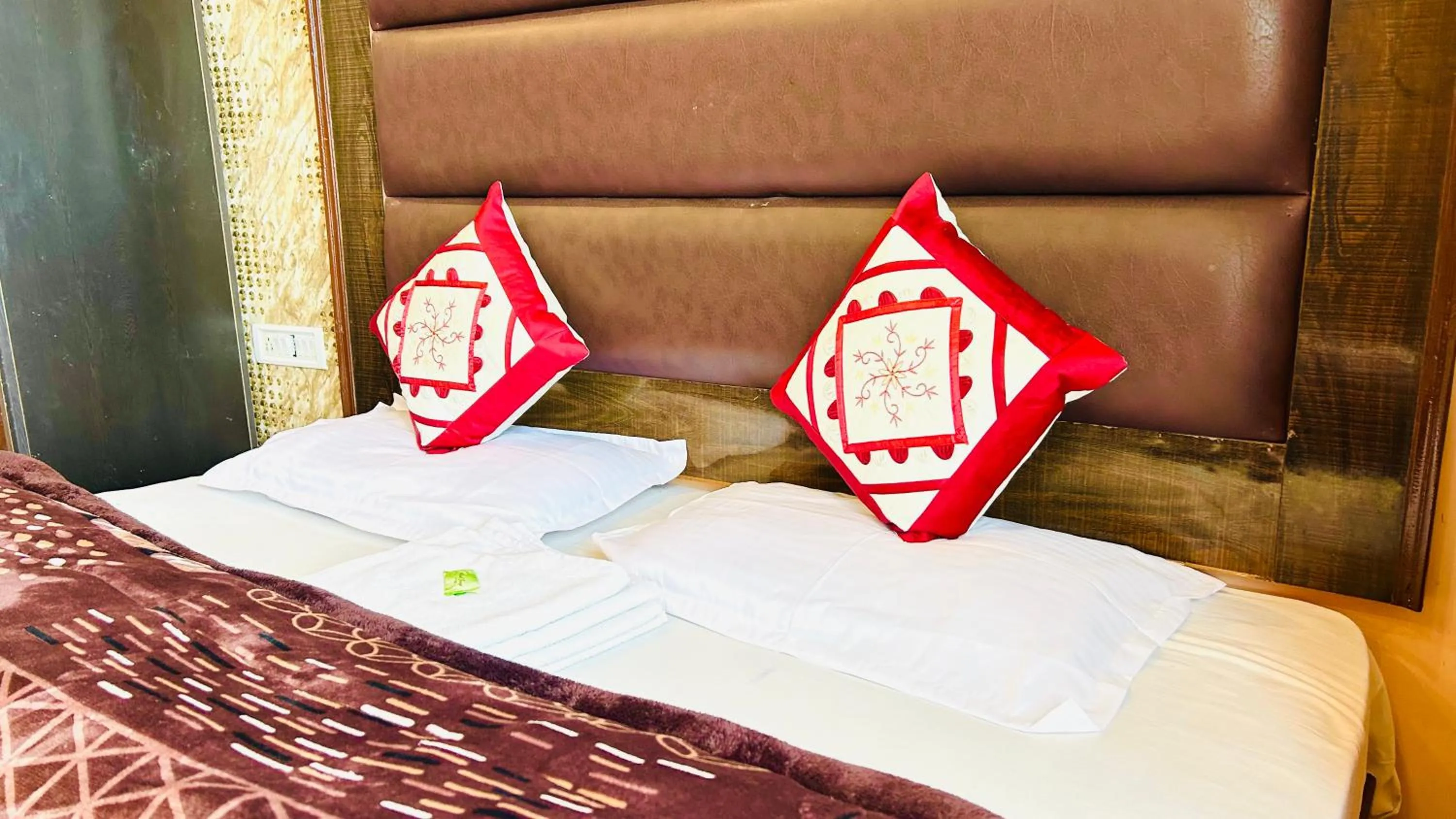 Bed in HANU VATIKA The FAMILY CHOICE