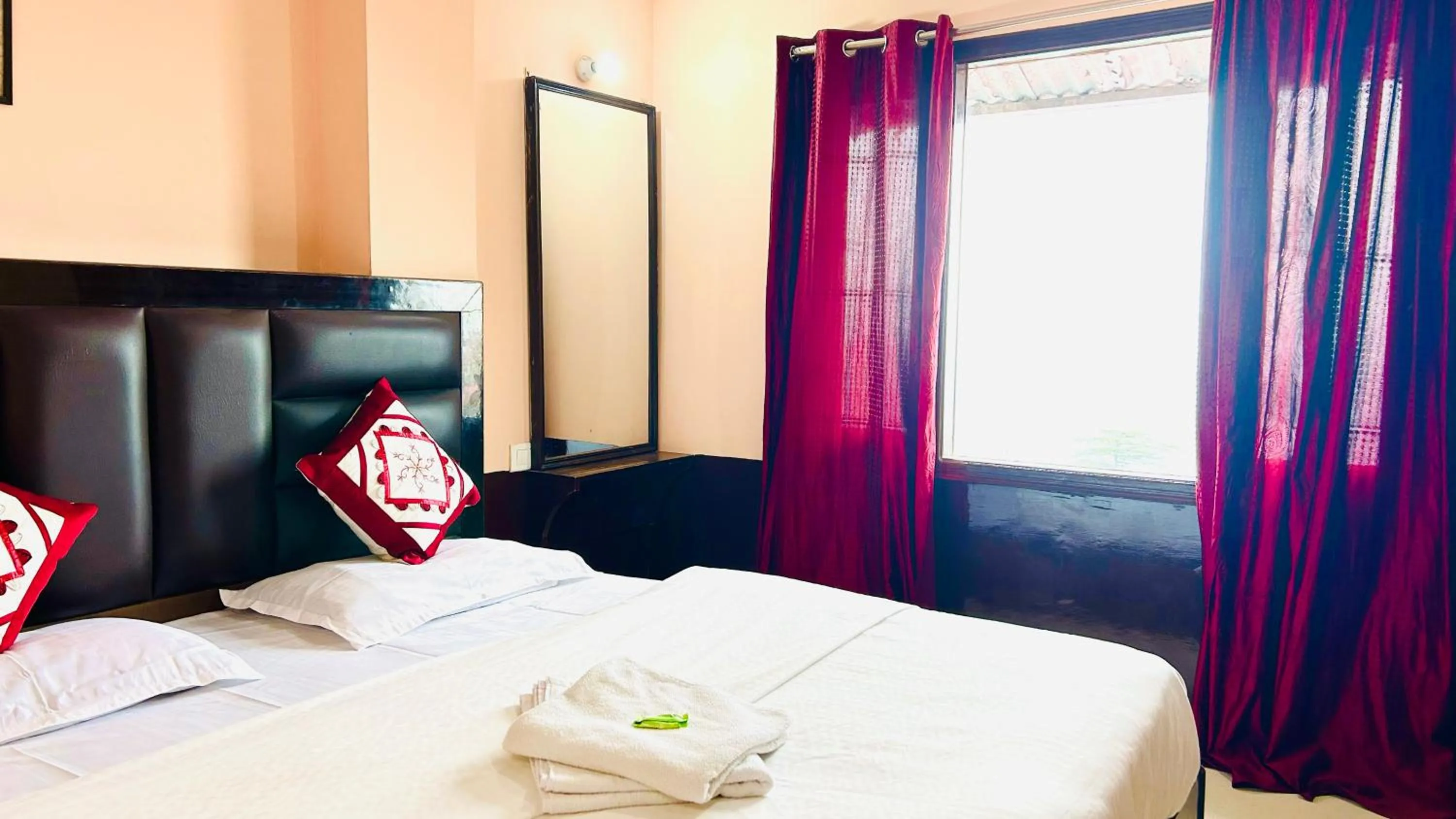 Bedroom, Bed in HANU VATIKA The FAMILY CHOICE