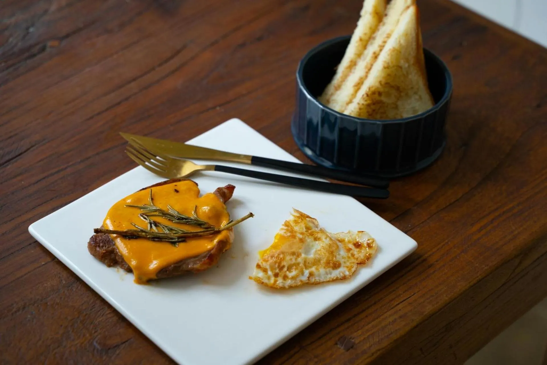 Dining area in HANU VATIKA The FAMILY CHOICE