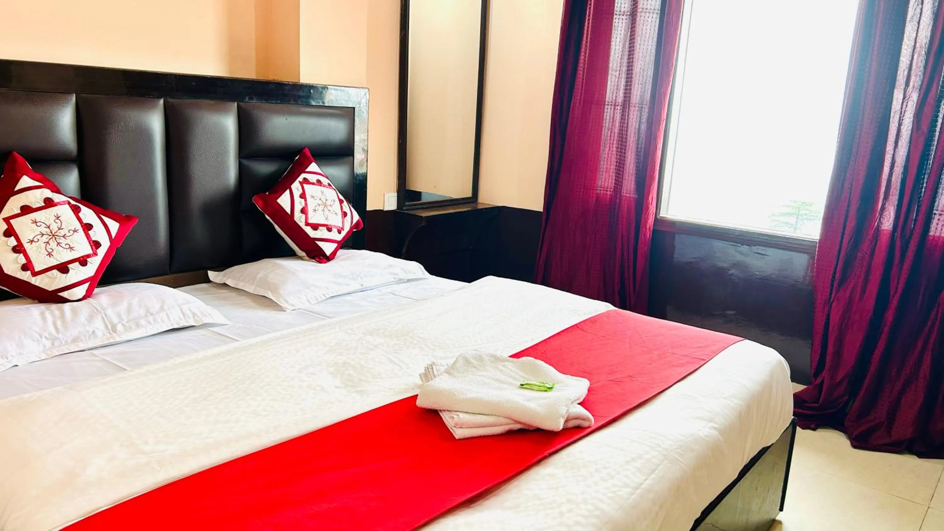 Bedroom, Bed in HANU VATIKA The FAMILY CHOICE