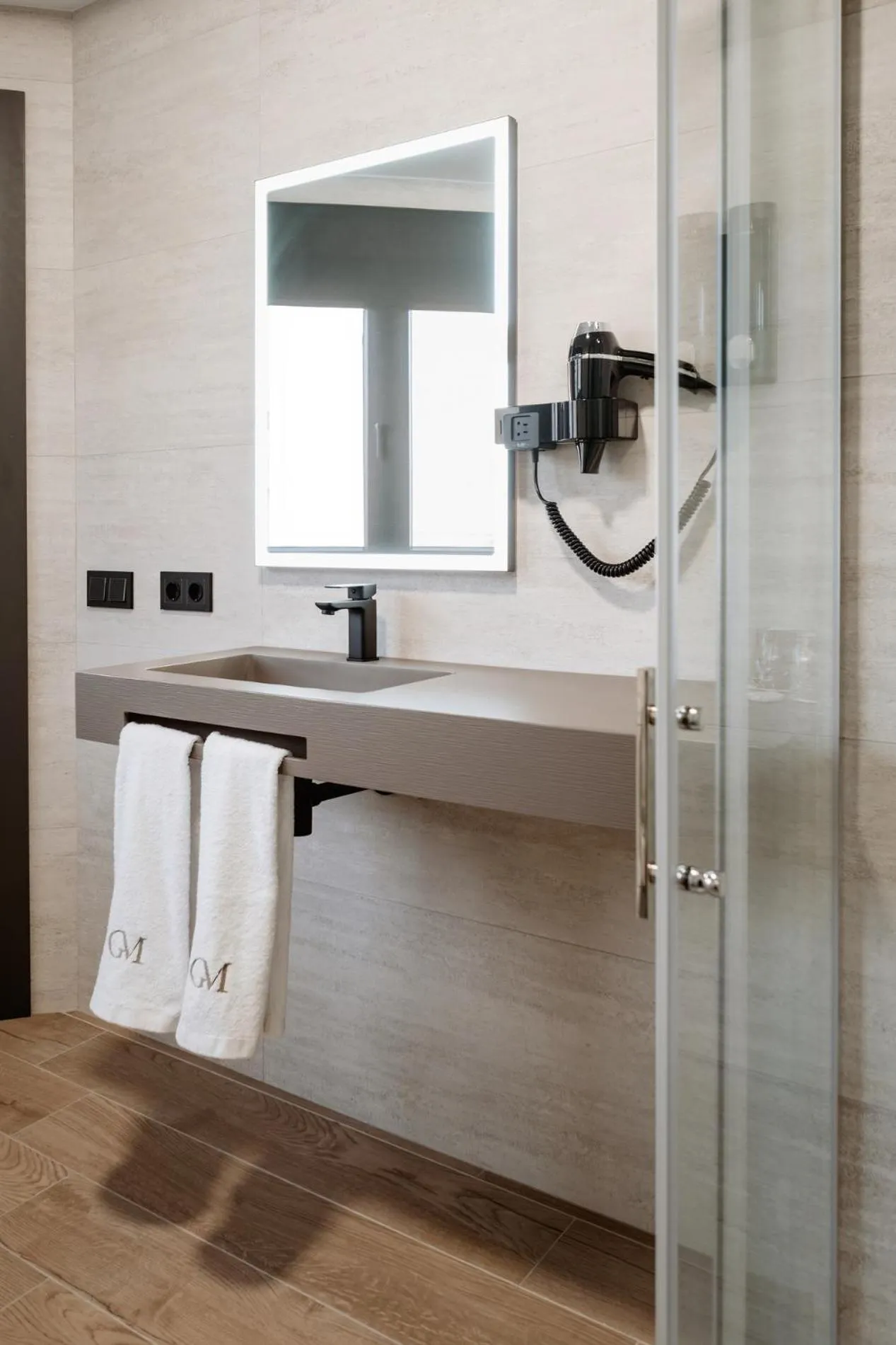 Toilet in Hotel GilMar Orellana la Vieja