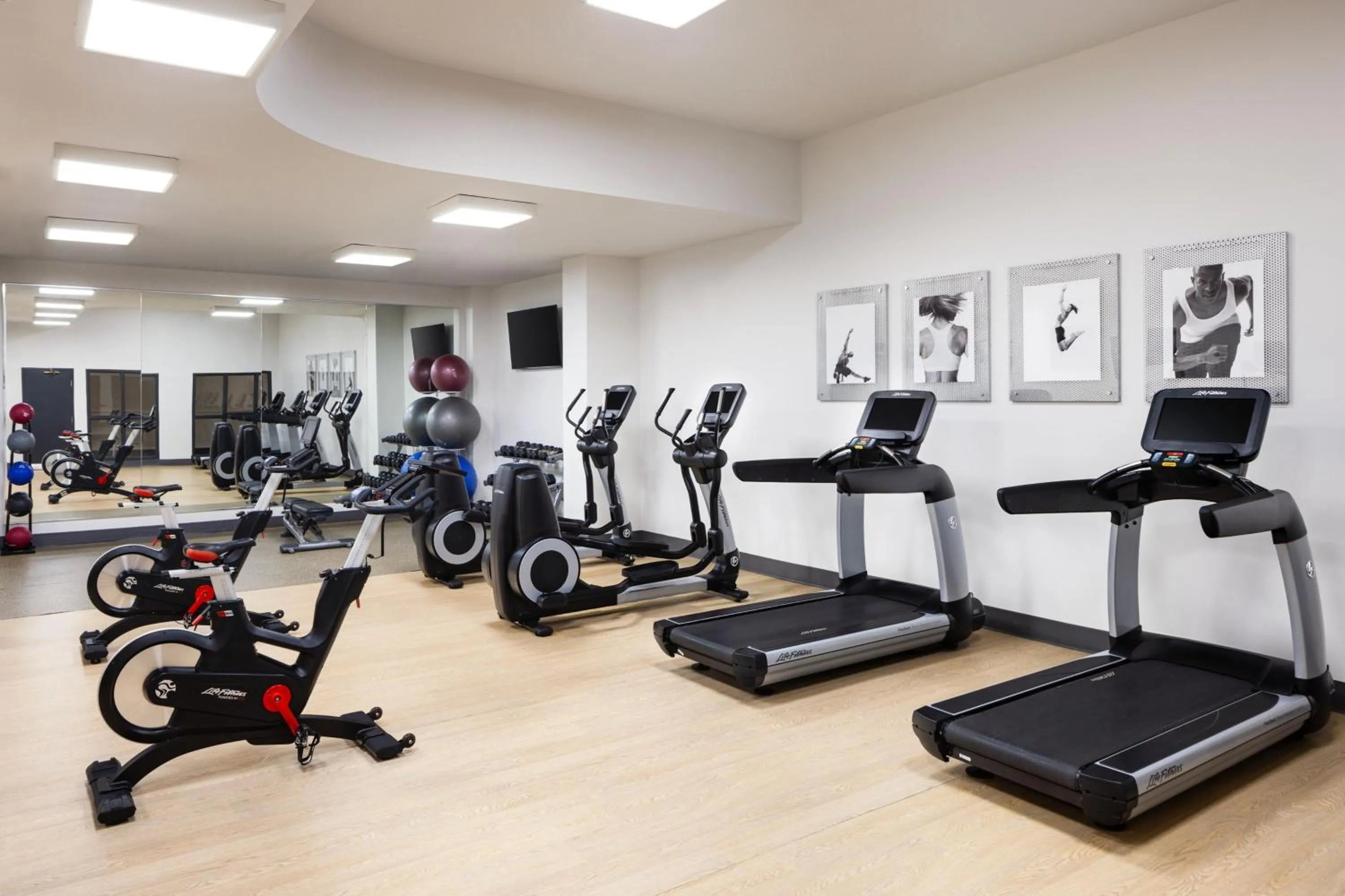 Fitness centre/facilities in Delta Hotels by Marriott Edmonton Centre Suites