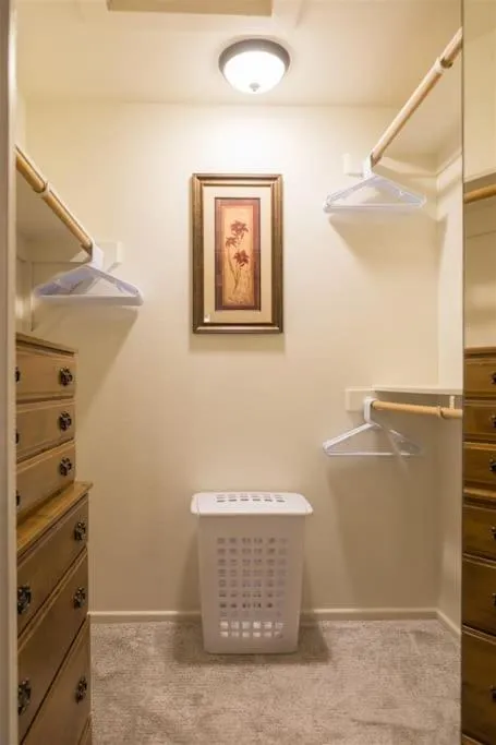 Cozy, quiet house, covered patio dining, sun room