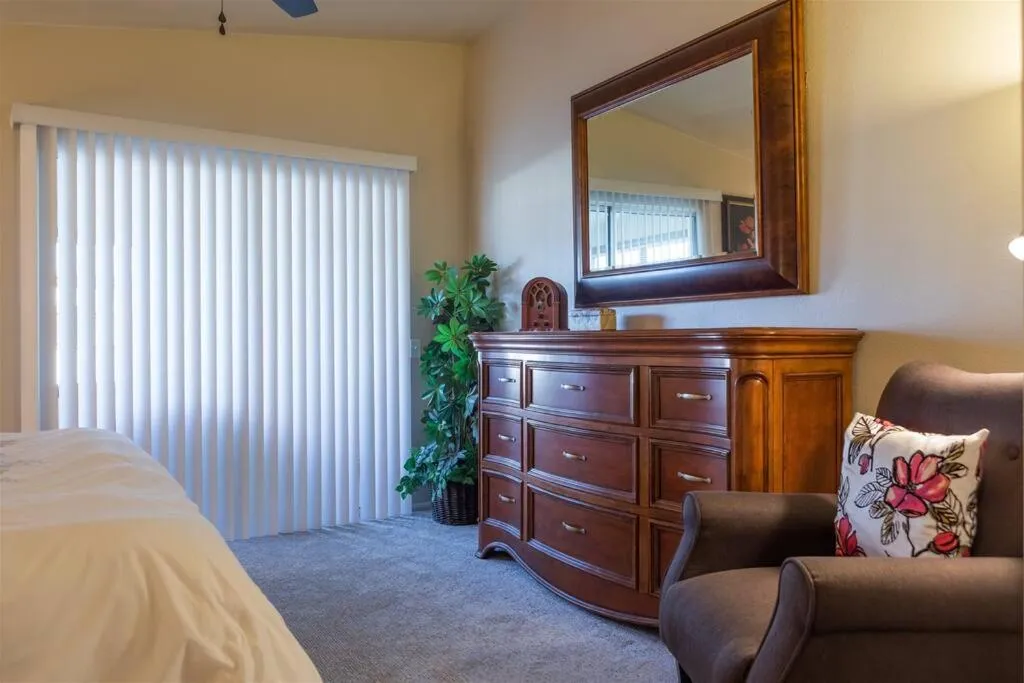 Bed in Cozy, quiet house, covered patio dining, sun room